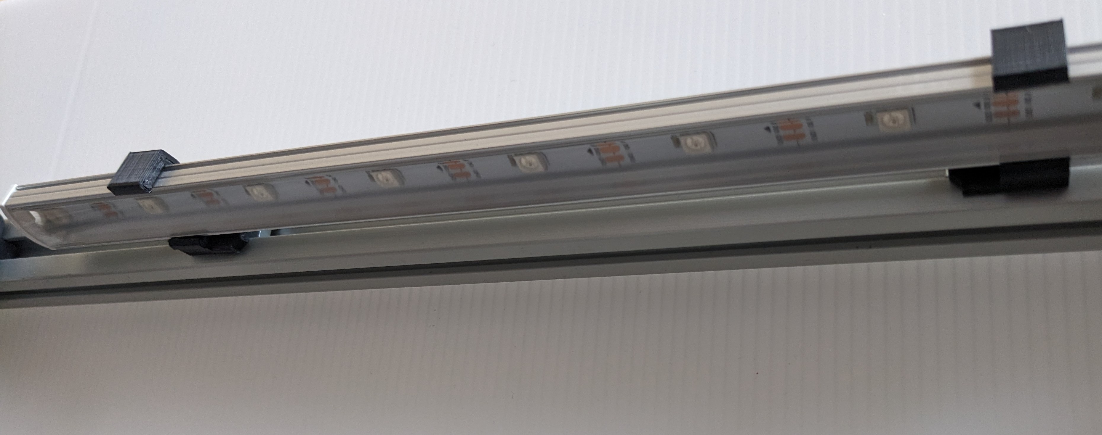 Kẹp giữ thanh nhôm LED strip cho thanh nhôm 2020