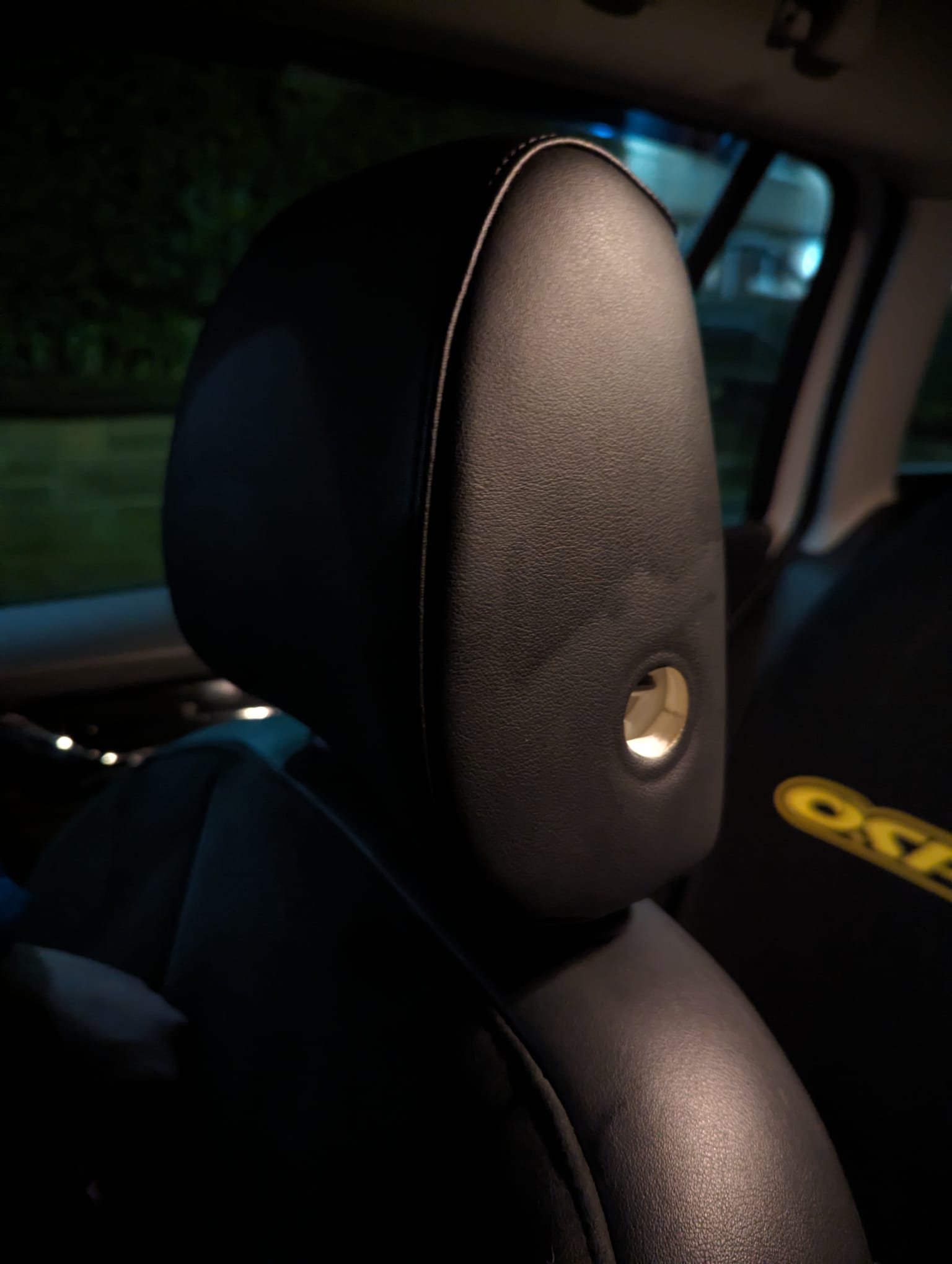 Nút điều chỉnh hạn chế đầu cho bất động sản Skoda Octavia MK3