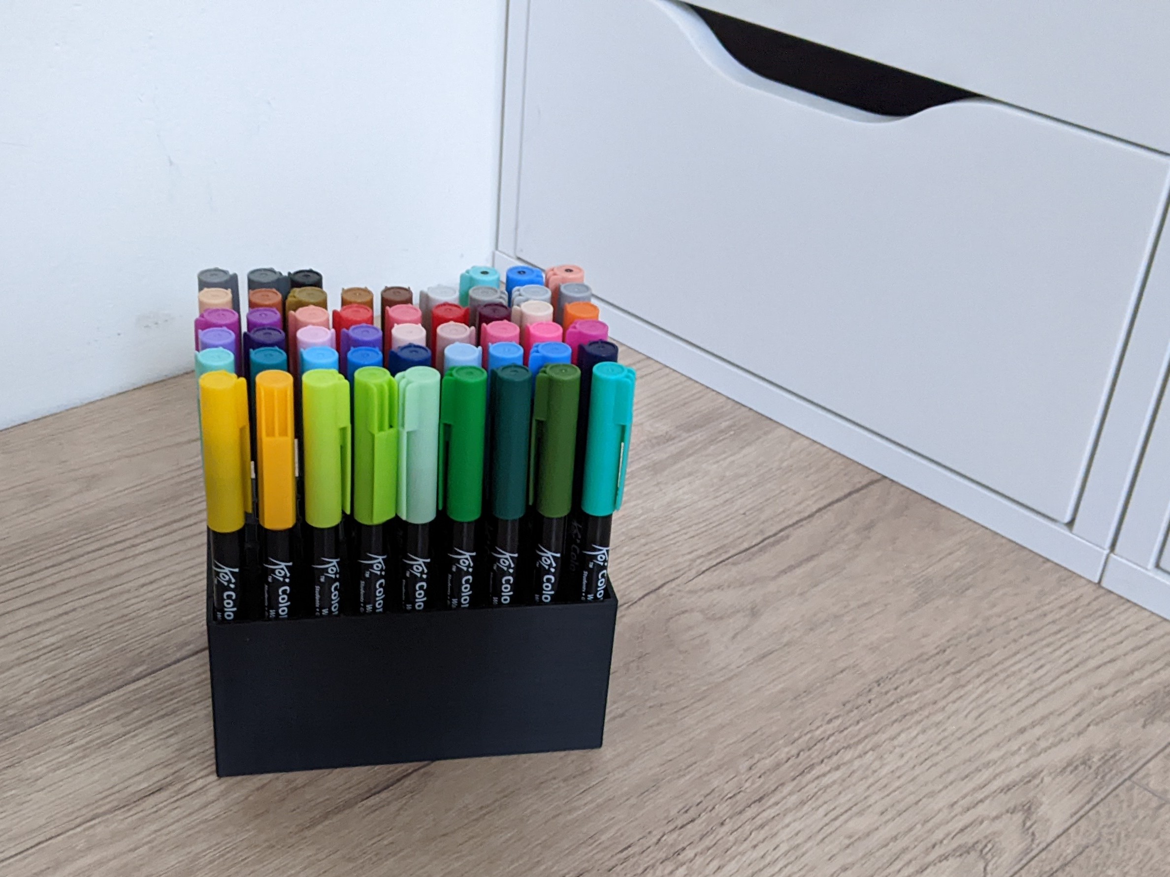 Chỗ Cắm Bút Cho 54 Cây Bút Màu Sakura Koi