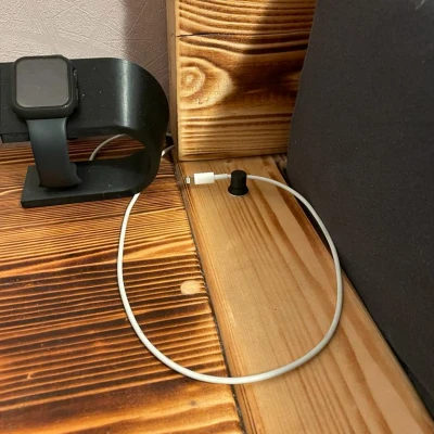 Giá Đỡ Dây Sạc iPhone Nam Châm