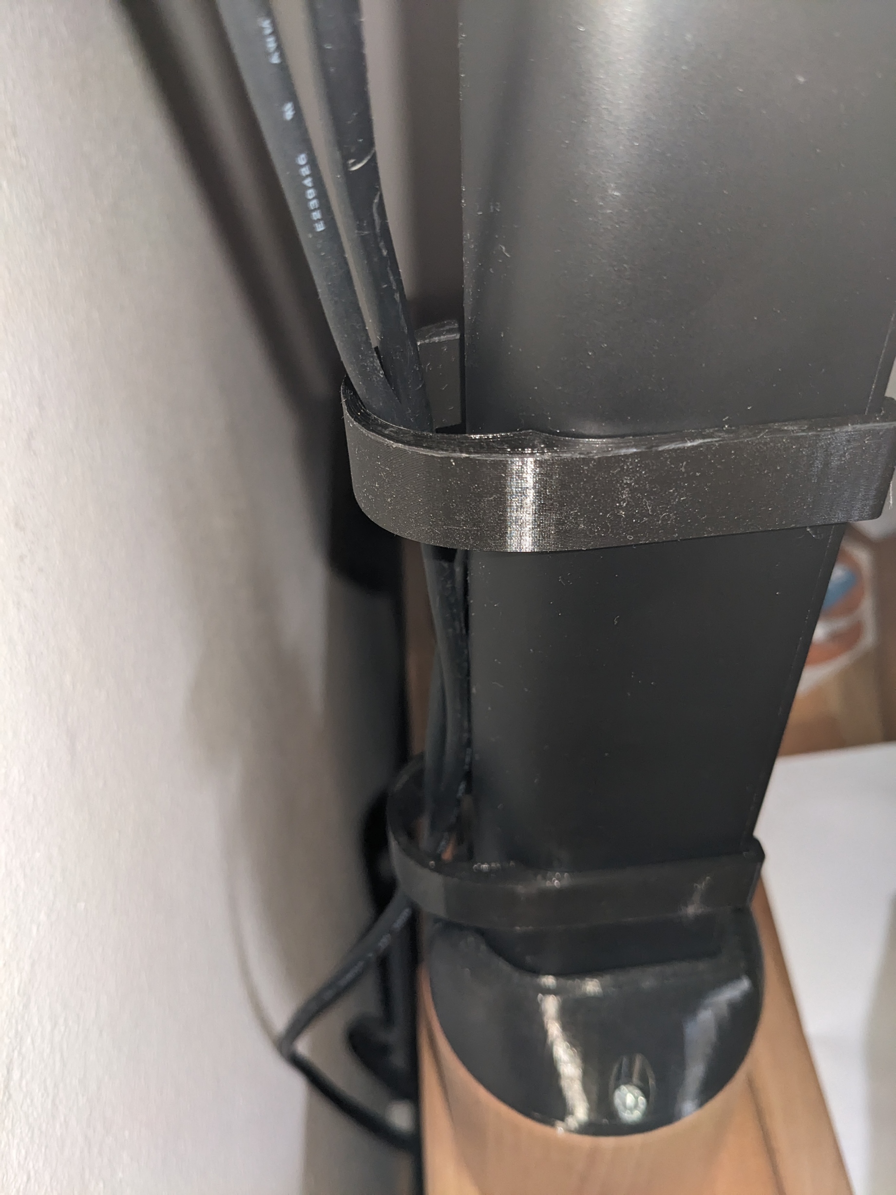 Nẹp/Tổ chức dây cáp cho màn hình Huawei Mateview GT 27"