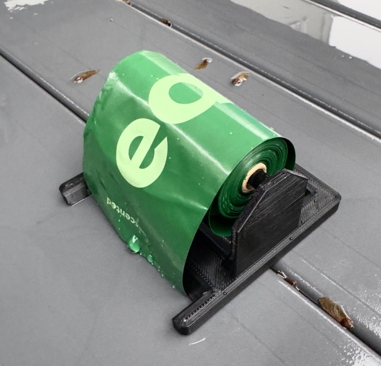 Hộp đựng túi đi vệ sinh cho trụ lan can nhôm