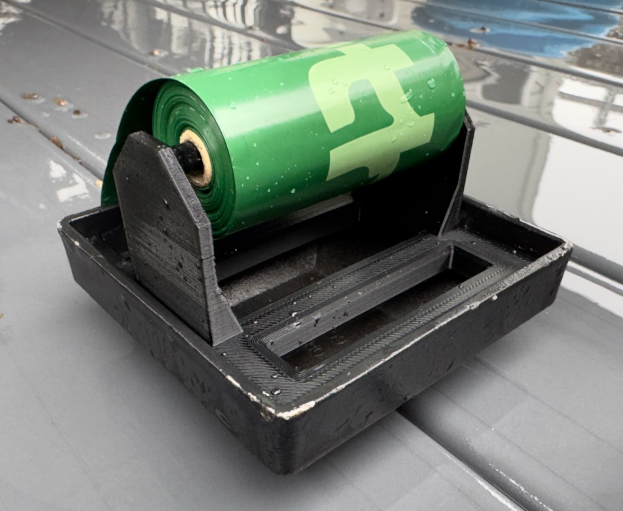 Hộp đựng túi đi vệ sinh cho trụ lan can nhôm