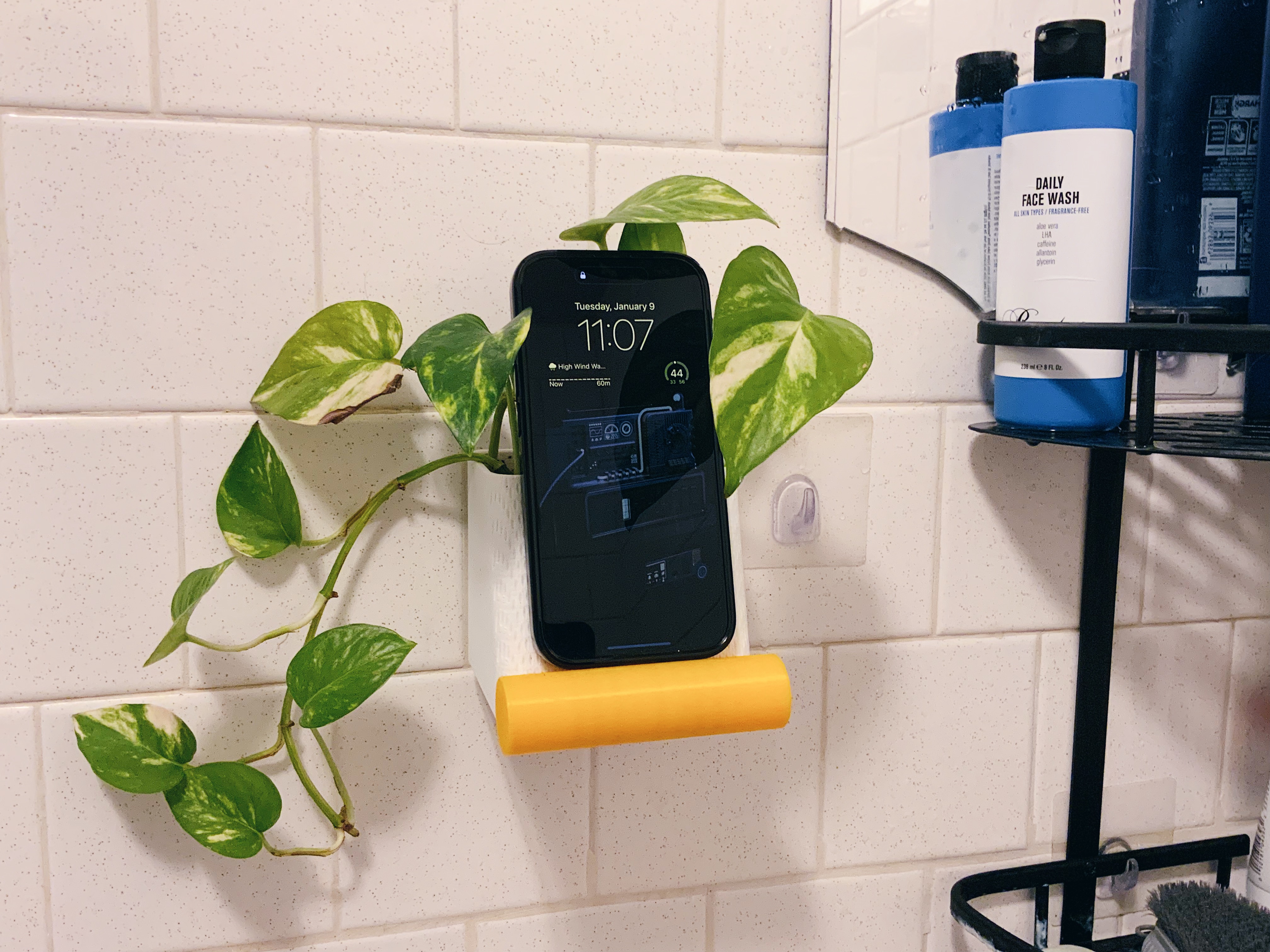 Chậu Cây Treo Vòi Sen & Giá Đỡ Điện Thoại