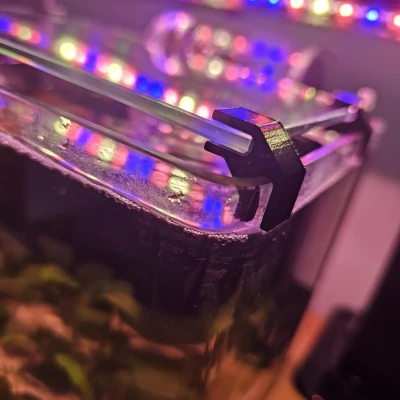 Giá đỡ kính trên cho hồ cá