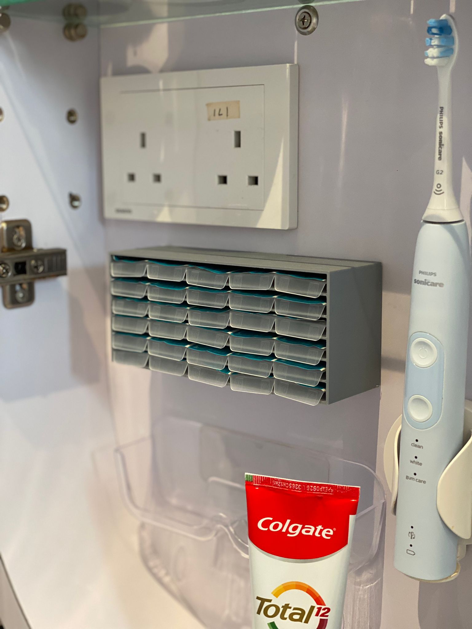 Hộp Đựng Kính Áp Tròng 6 Tầng Tiện Lợi