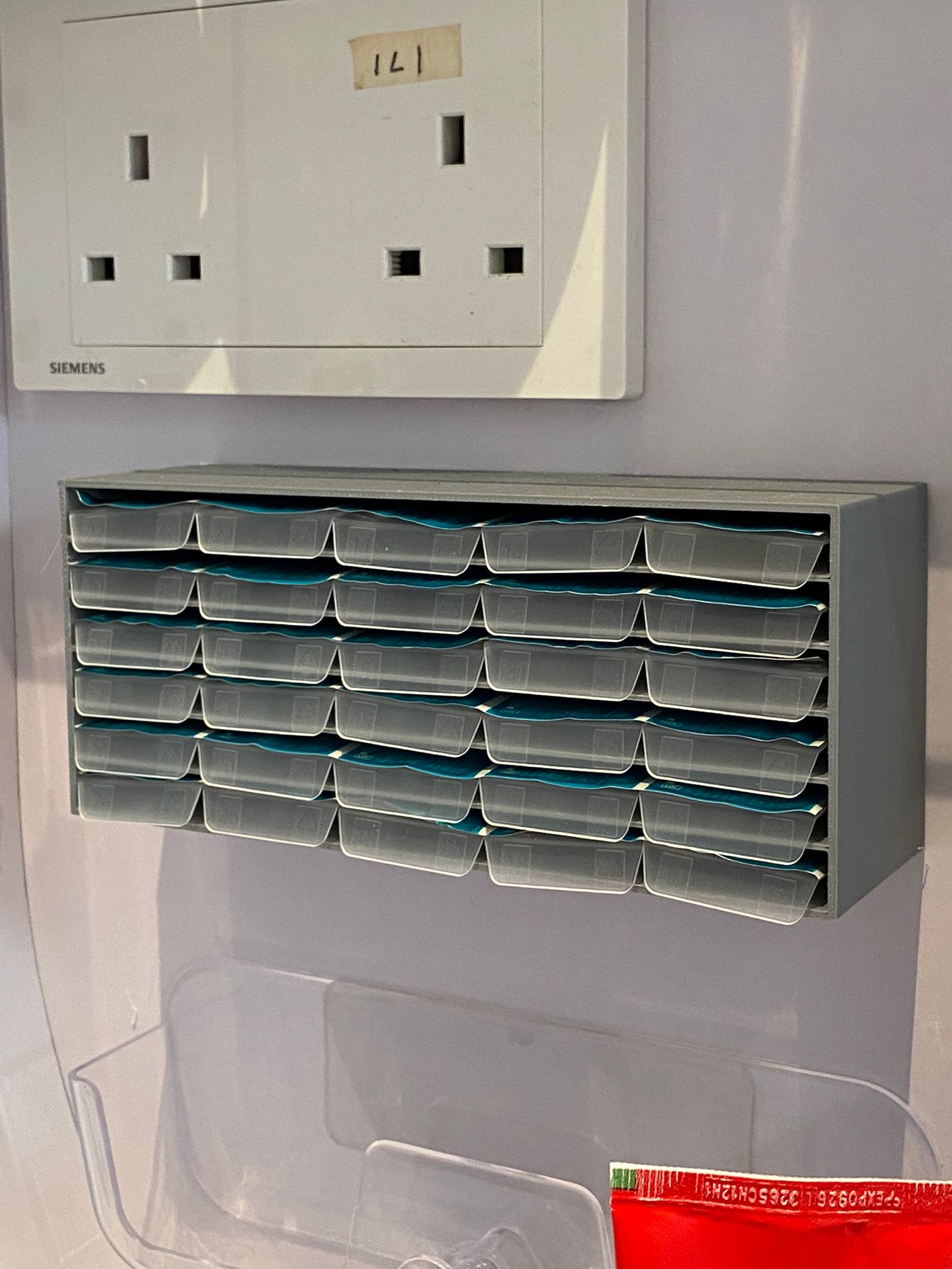 Hộp Đựng Kính Áp Tròng 6 Tầng Tiện Lợi