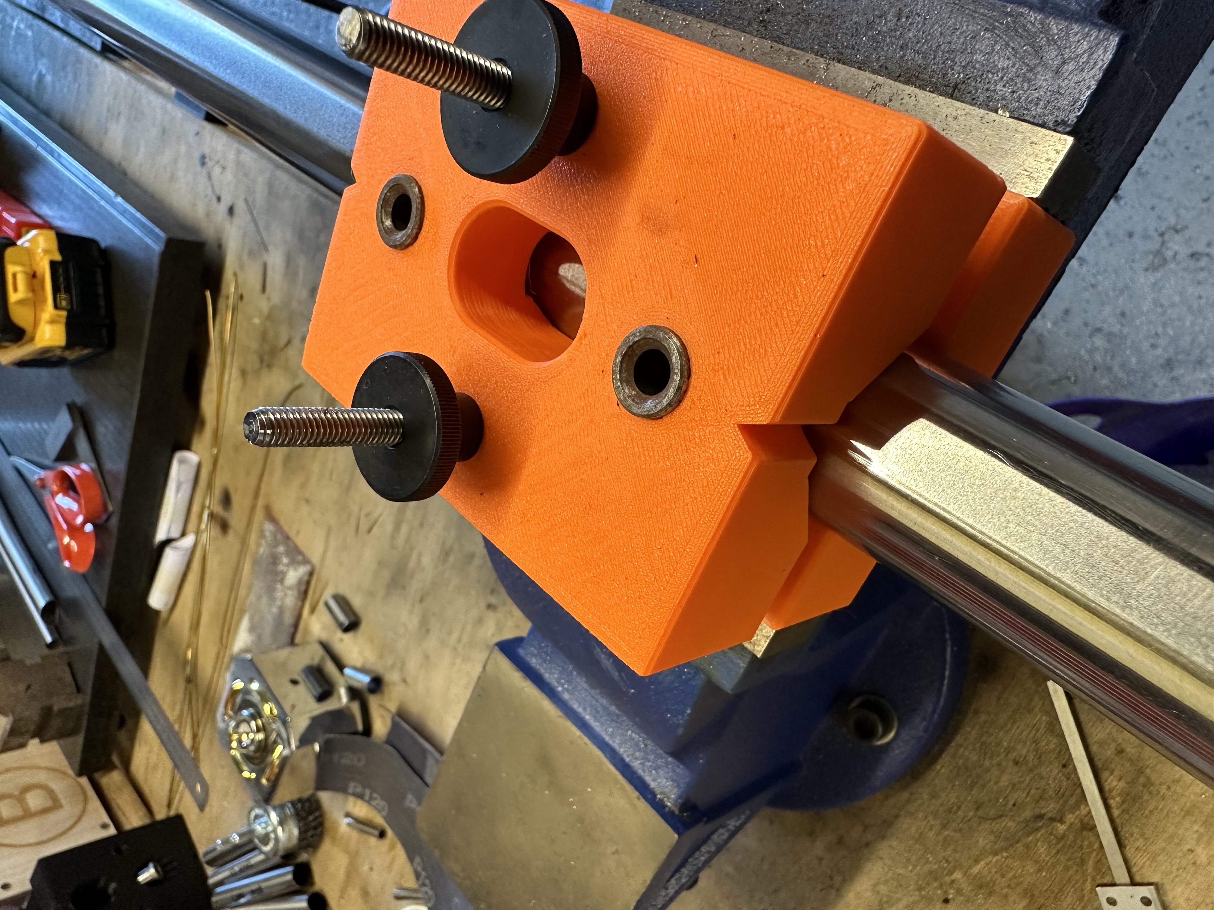 Khai khoan chai đóng vai trò boss