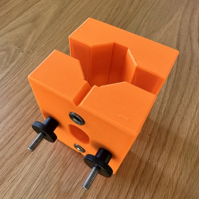 Khai khoan chai đóng vai trò boss