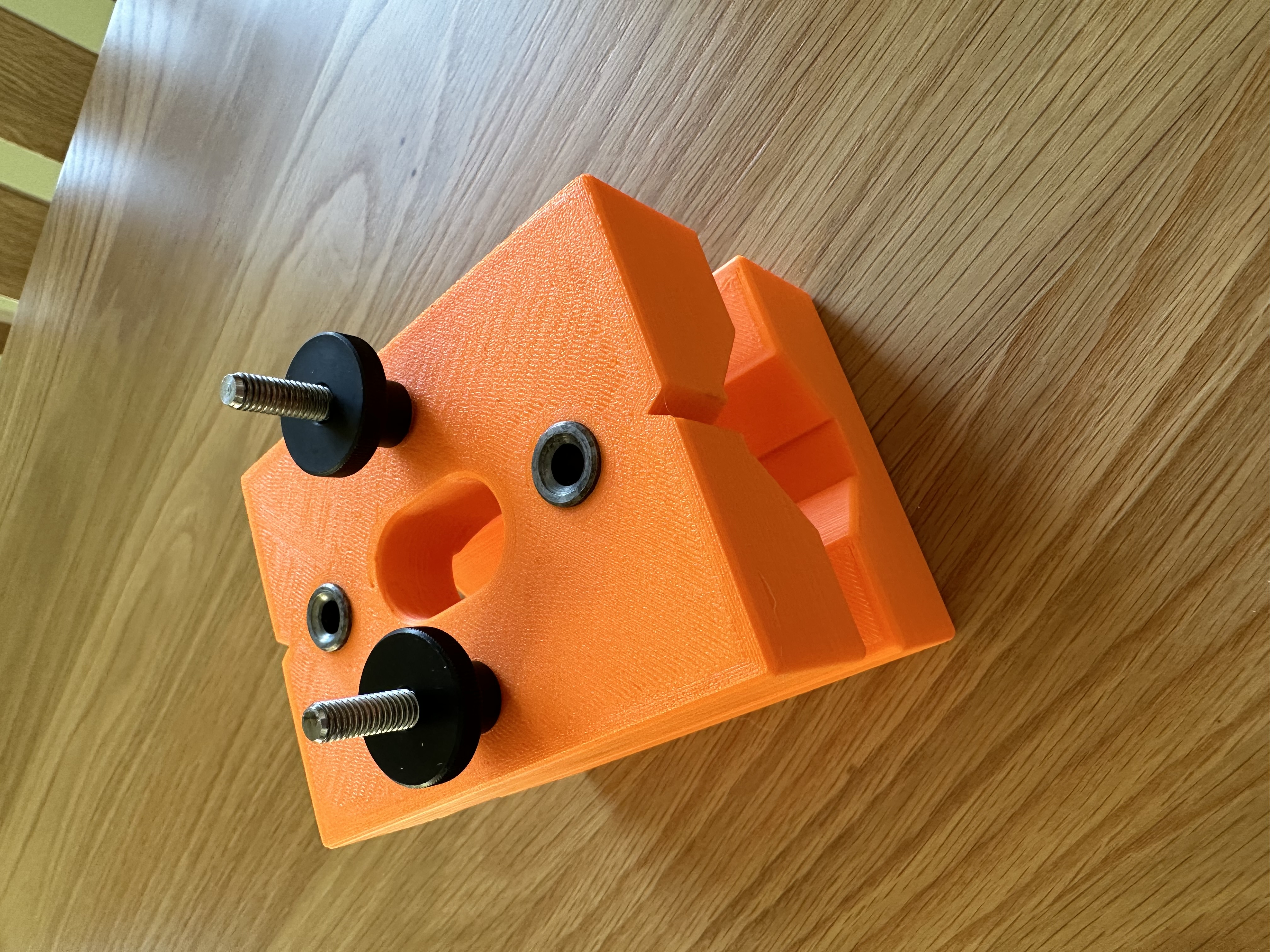 Khai khoan chai đóng vai trò boss