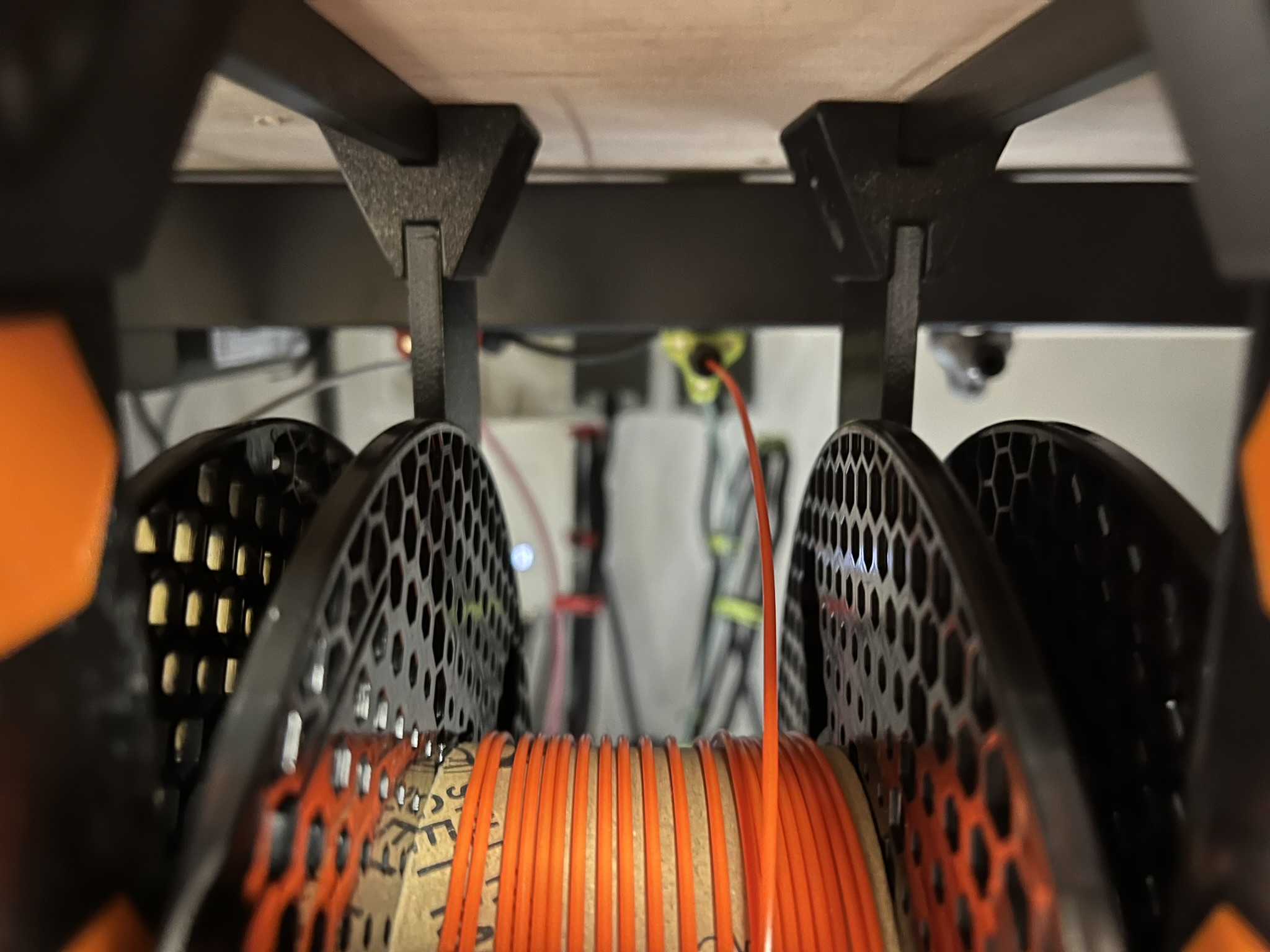 Giá đỡ cuộn sợi nhựa gắn dưới bàn/kệ (mô-đun)