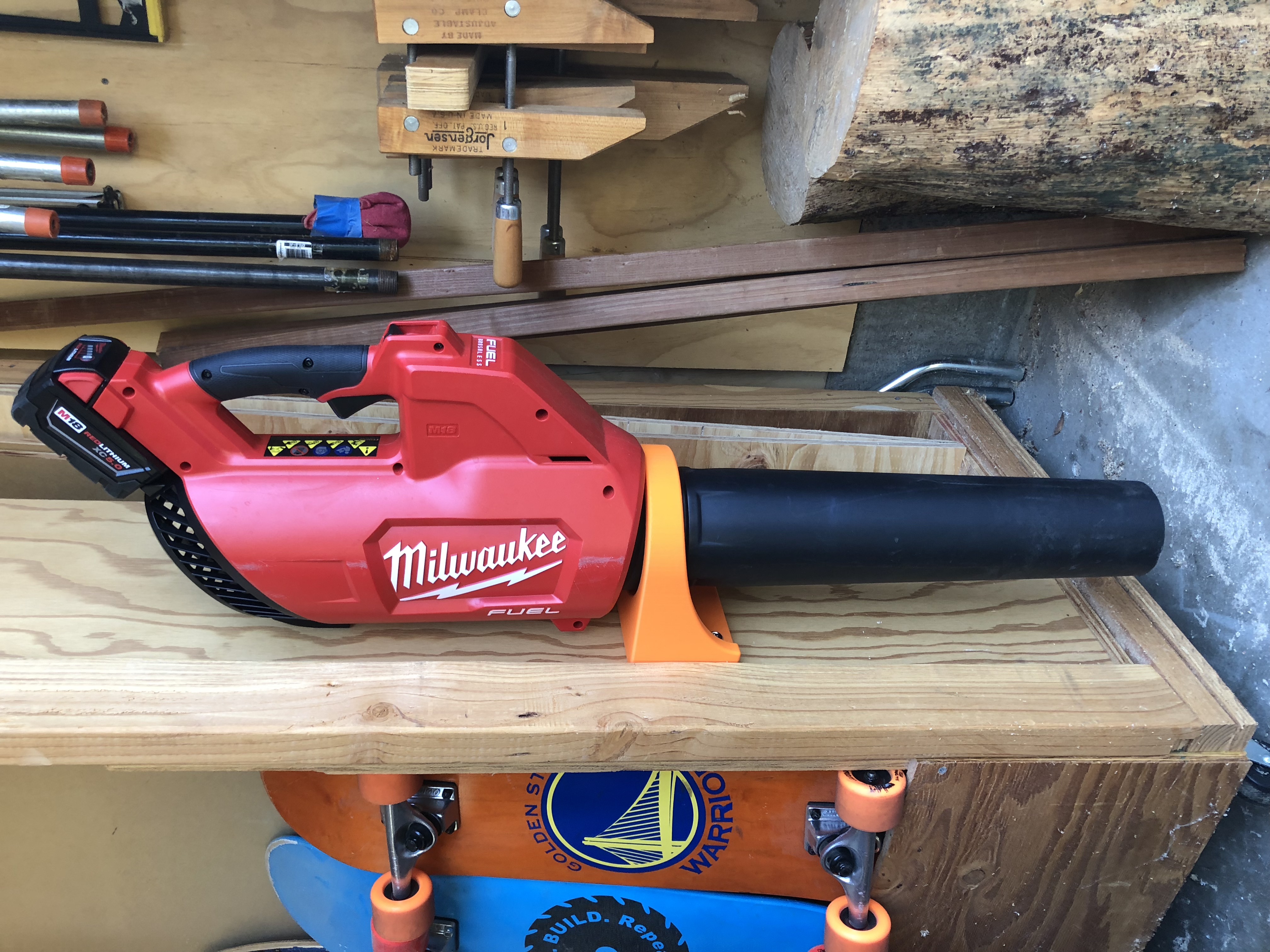 Giá Treo Tường Máy Thổi Lá Milwaukee M18
