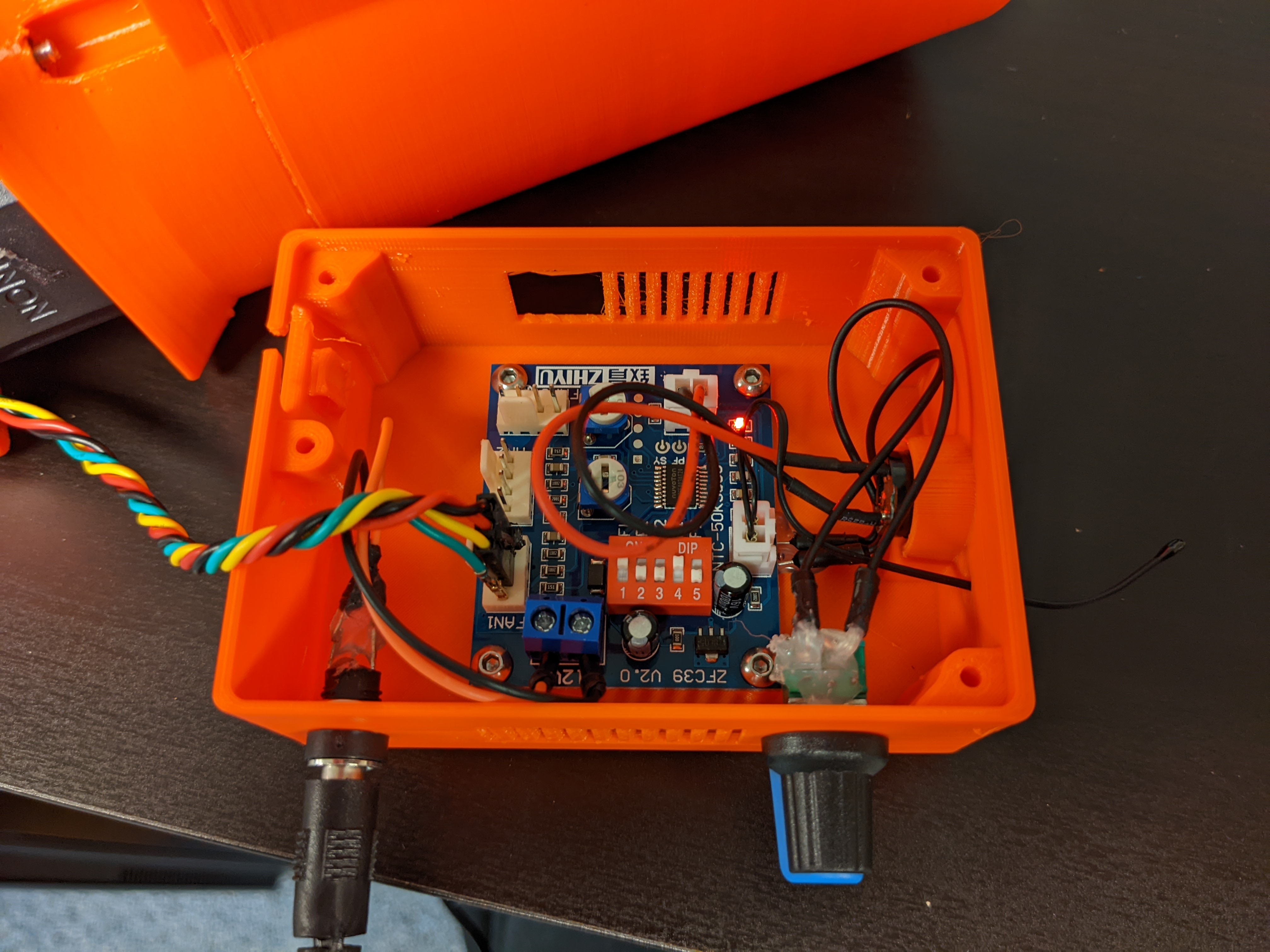 Vỏ case cho bộ điều khiển quạt PWM 12V (ZFC39) - bản chỉnh sửa