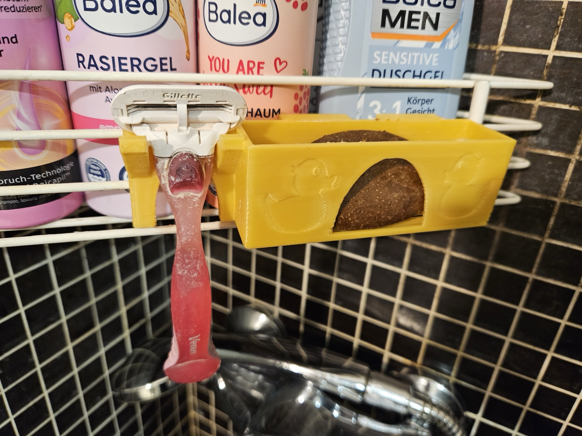 Kệ đựng xà bông và dao cạo