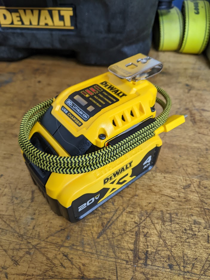 Khuôn Dây Sạc Dewalt DCB094K