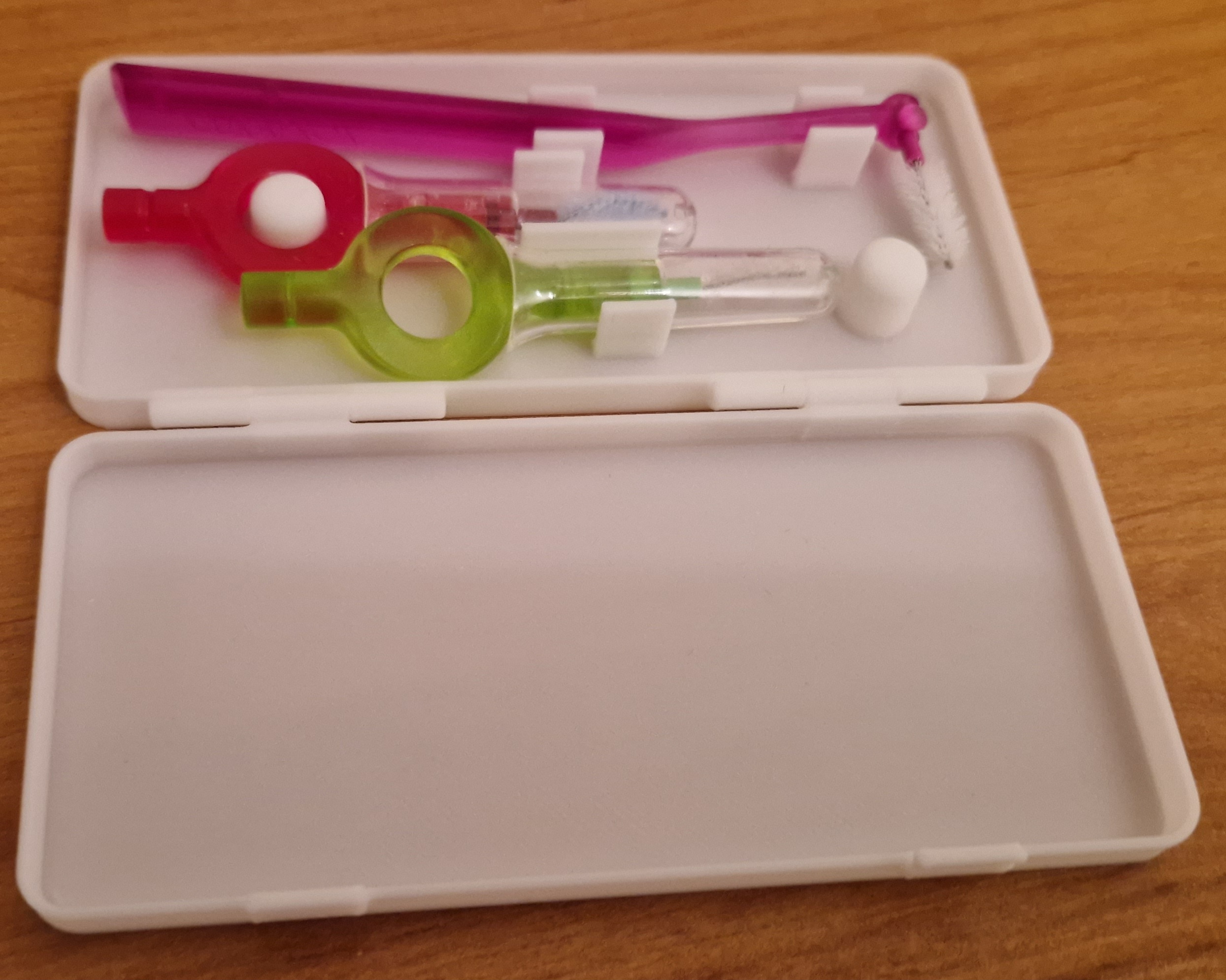 Hộp Đựng Bàn Chải Kẽ Curaprox Remix