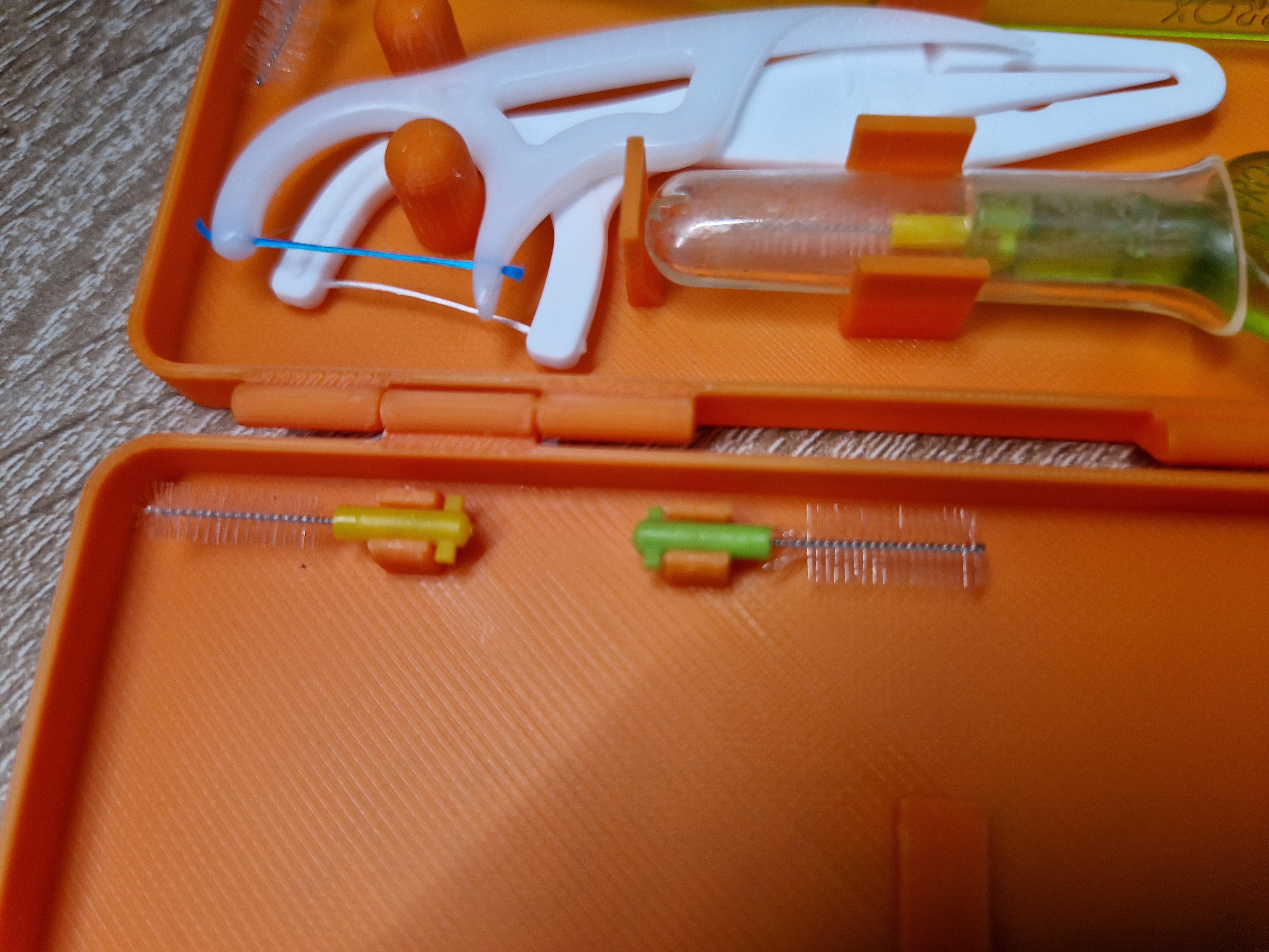 Hộp đựng bàn chải kẽ CURAPROX