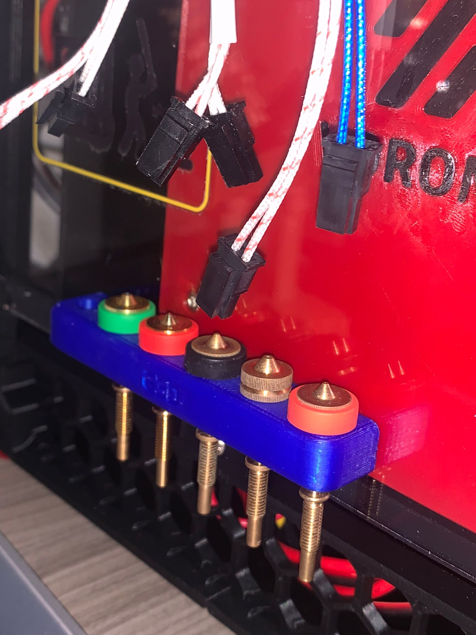 Giá đỡ nozzle Revo in dễ