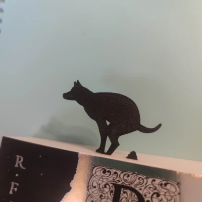 Móc khóa Con Chó Đang Ị