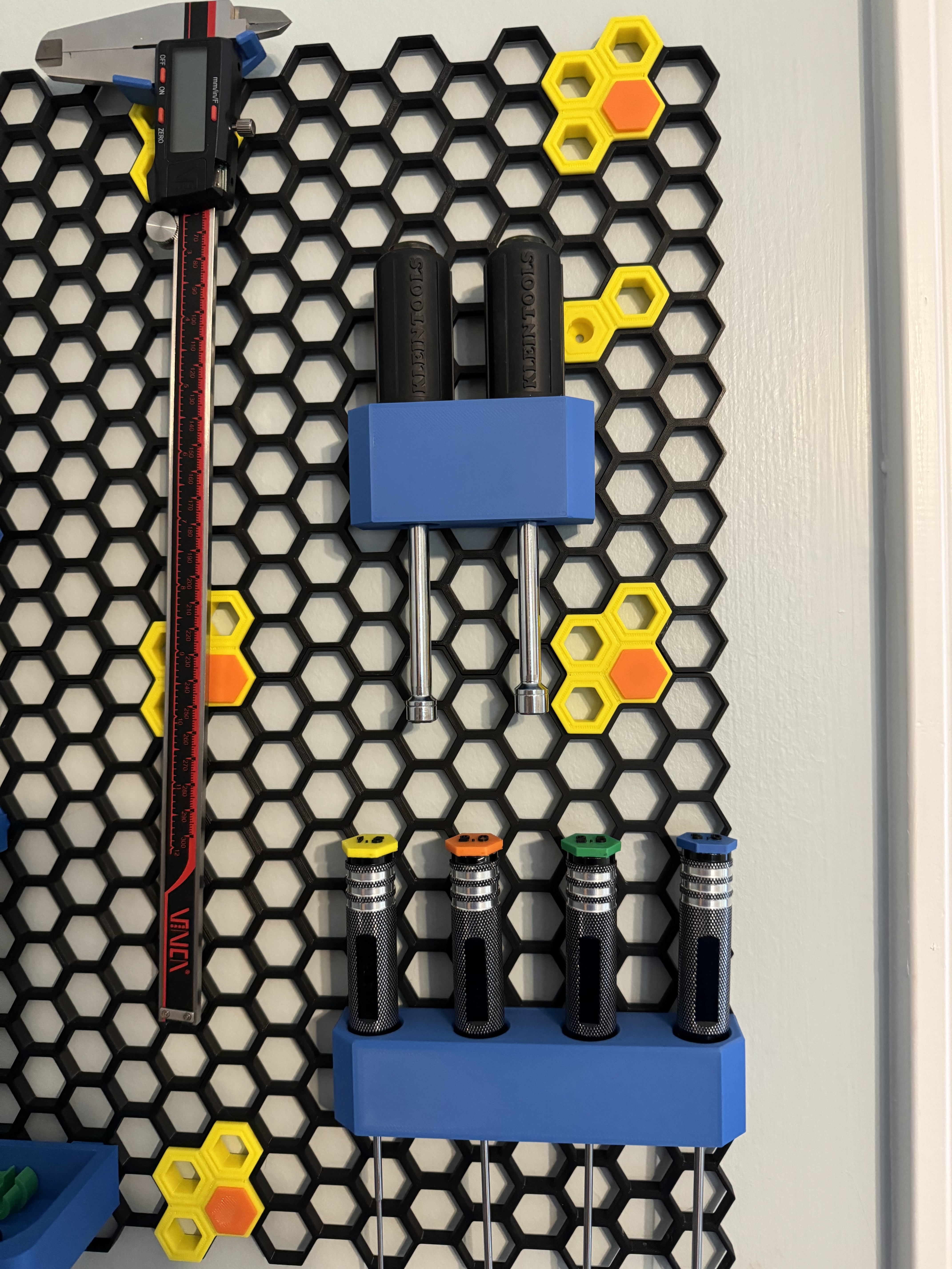 Đế Giữ Lục Giác (Driver) Cho Bảng Lưu Trữ Tổ Ong