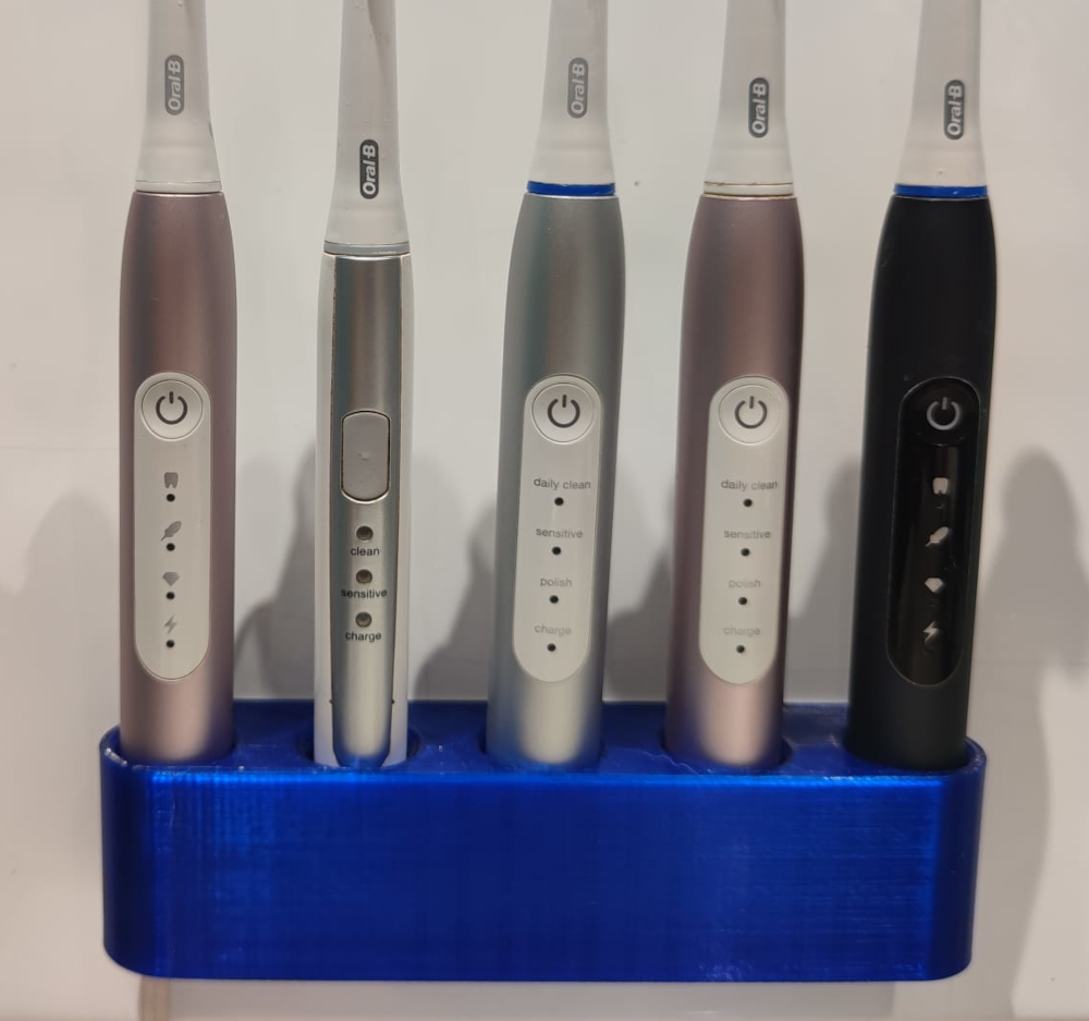 Người giữ bàn chải đánh răng B bằng miệng