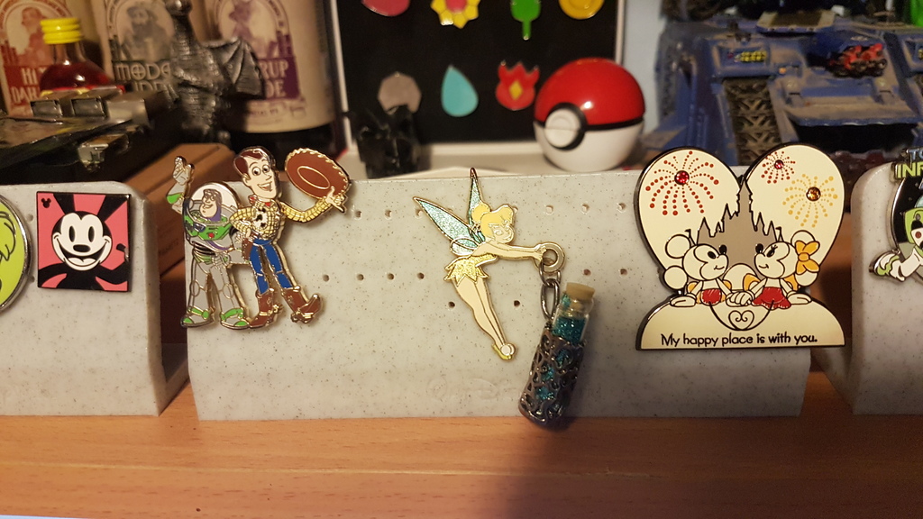 Giá Đỡ/Trưng Bày Pin Disney World