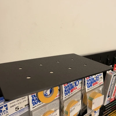 Kệ gắn trên Ikea Skadis cho đế Gridfinity 3x5 có nam châm