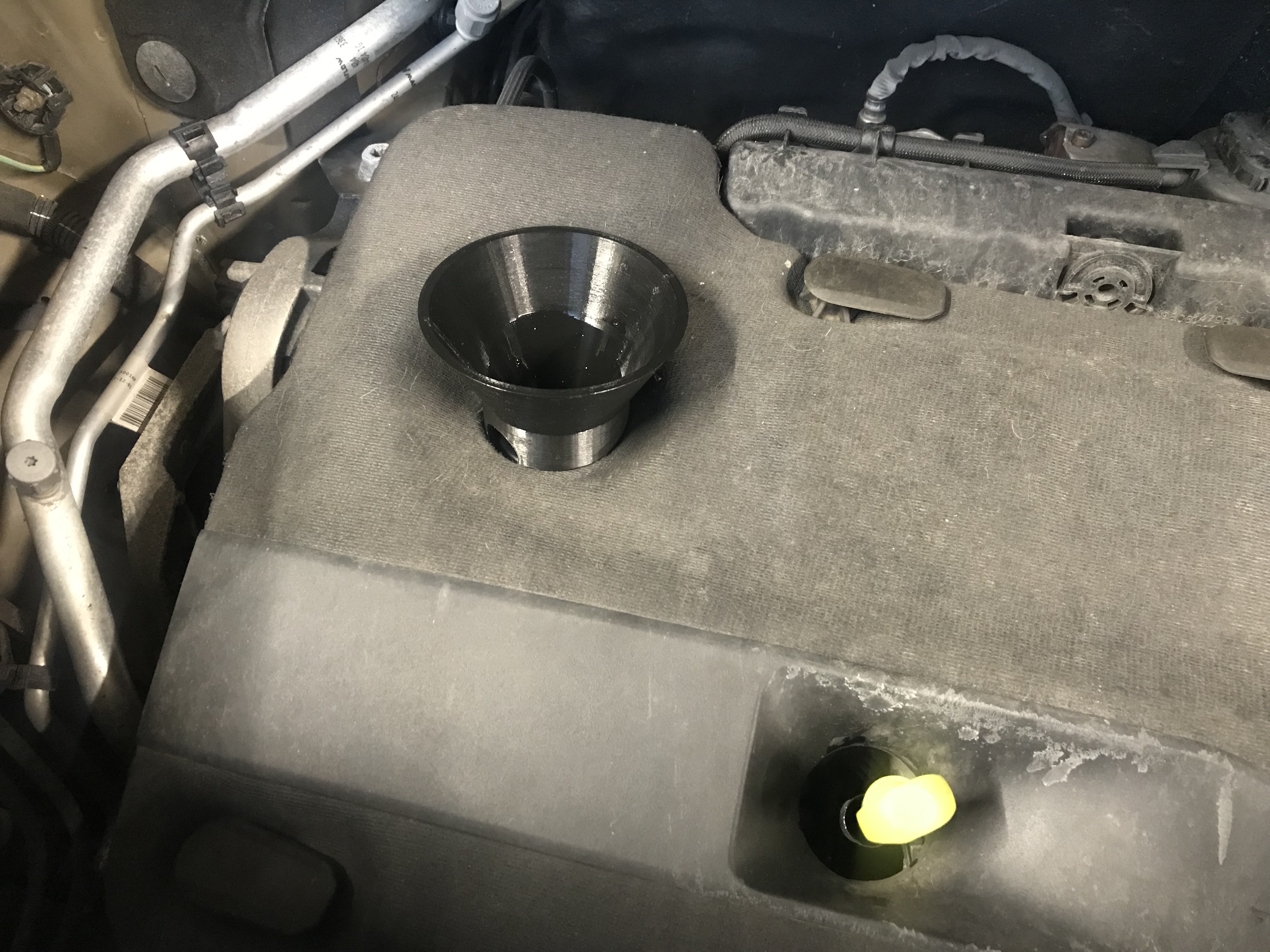 Phễu Đổ Nhớt Cho Xe Toyota Proace