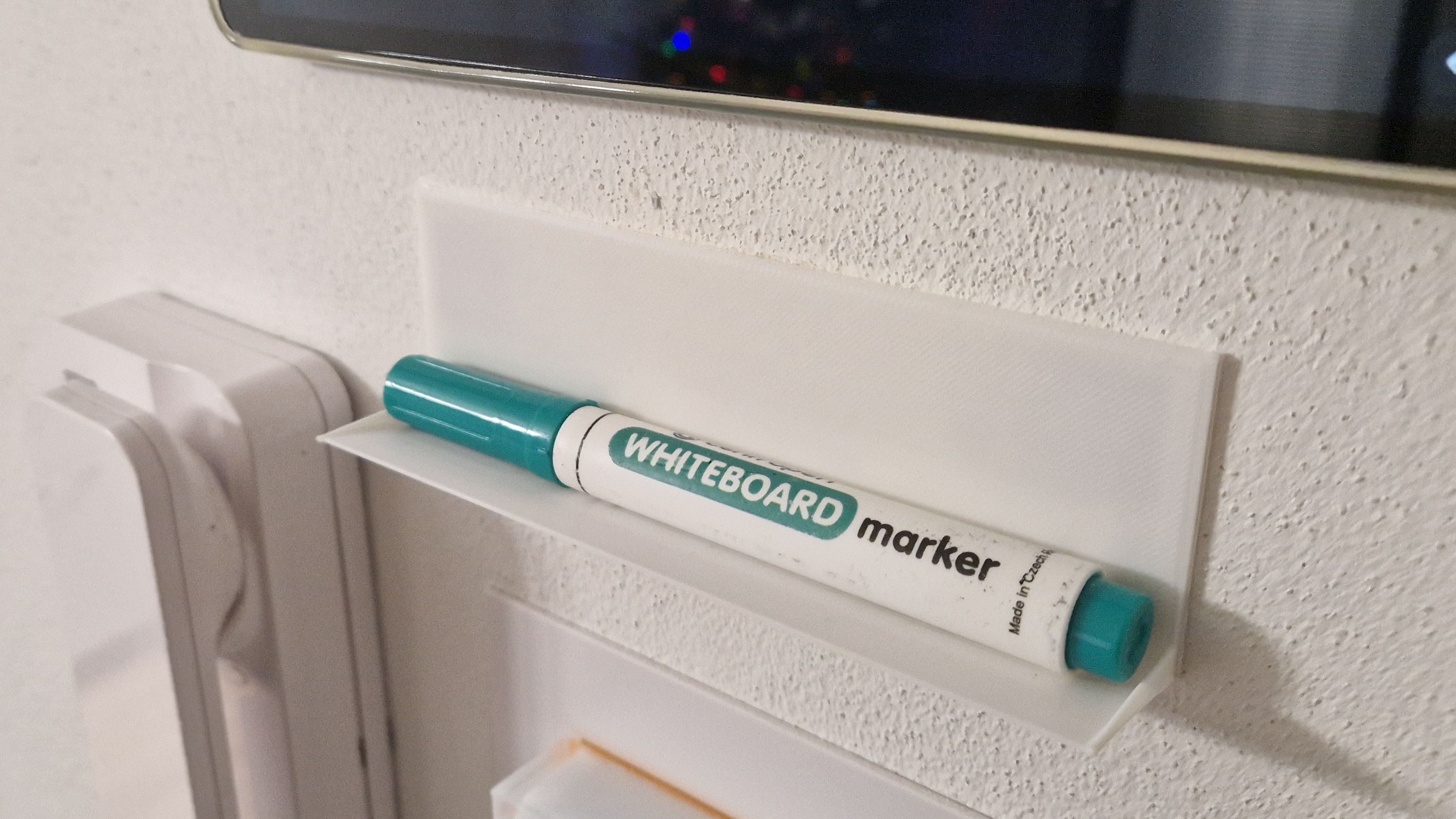 Kệ để bút viết cho bảng trắng