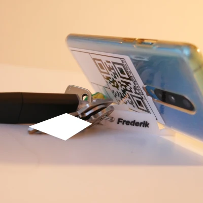 Giá đỡ điện thoại móc khóa, Tùy chỉnh được