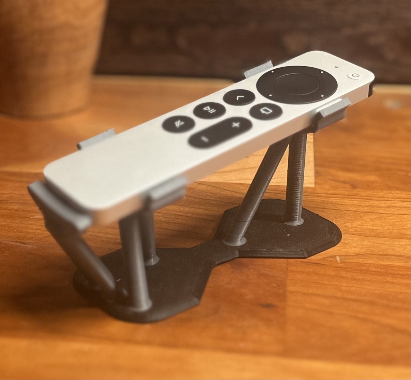 Chân đế remote Apple TV