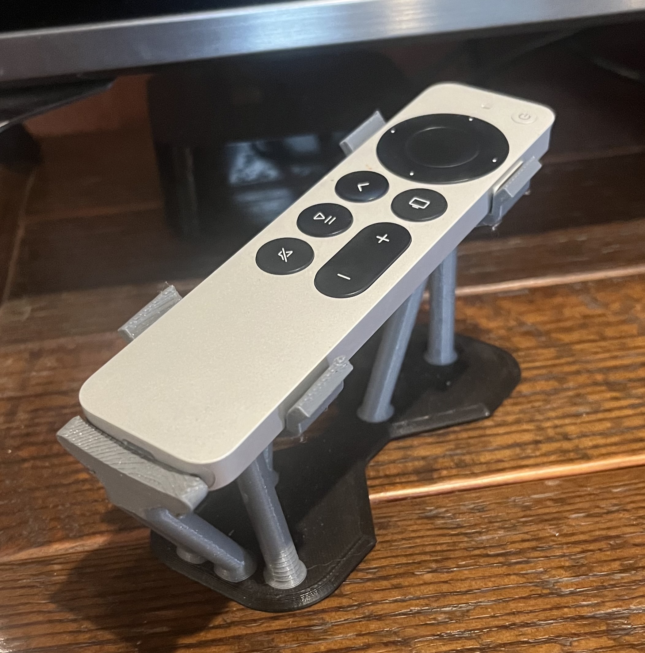 Chân đế remote Apple TV