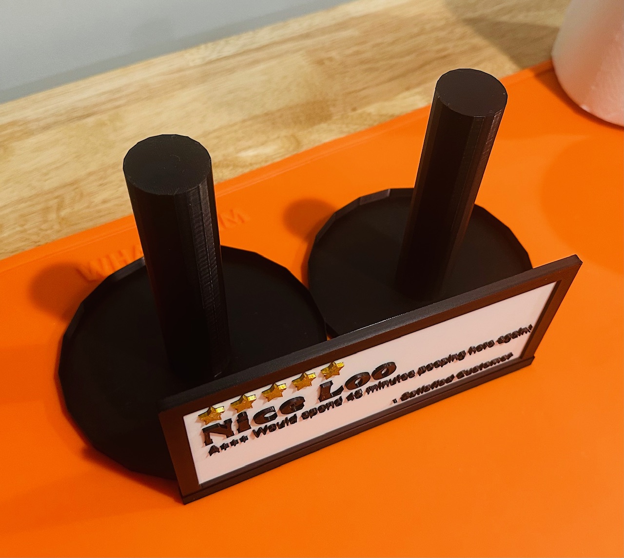 Kệ Giữ Giấy Vệ Sinh & Bảng Hiệu Tùy Chỉnh