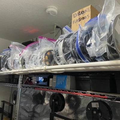 Kẹp Giá Đỡ Filament Cho Kệ Lưới Bằng Ống PVC 1/2 inch