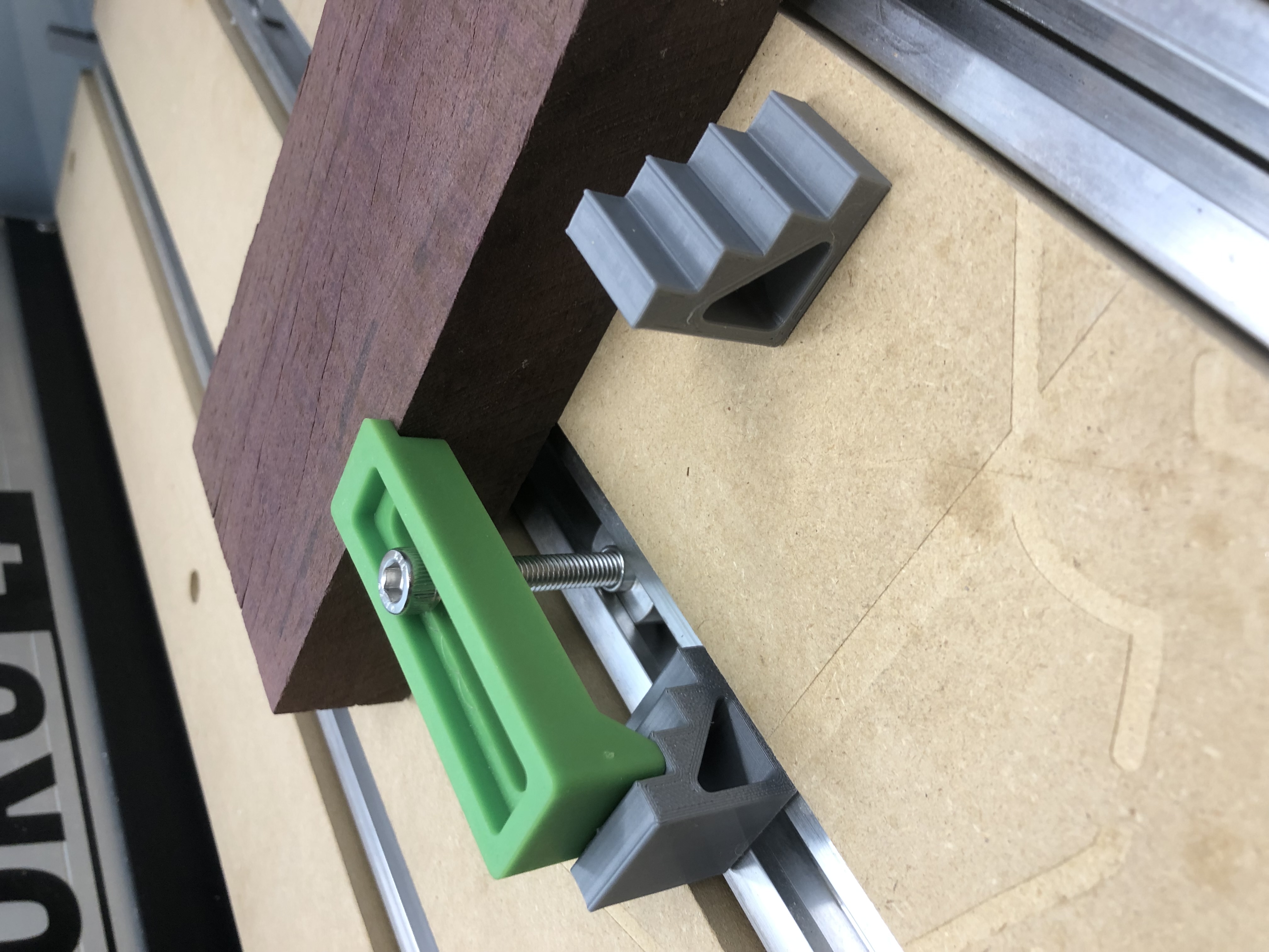 Khối Chặn Bậc "Essential Clamp" Cho Shapeoko