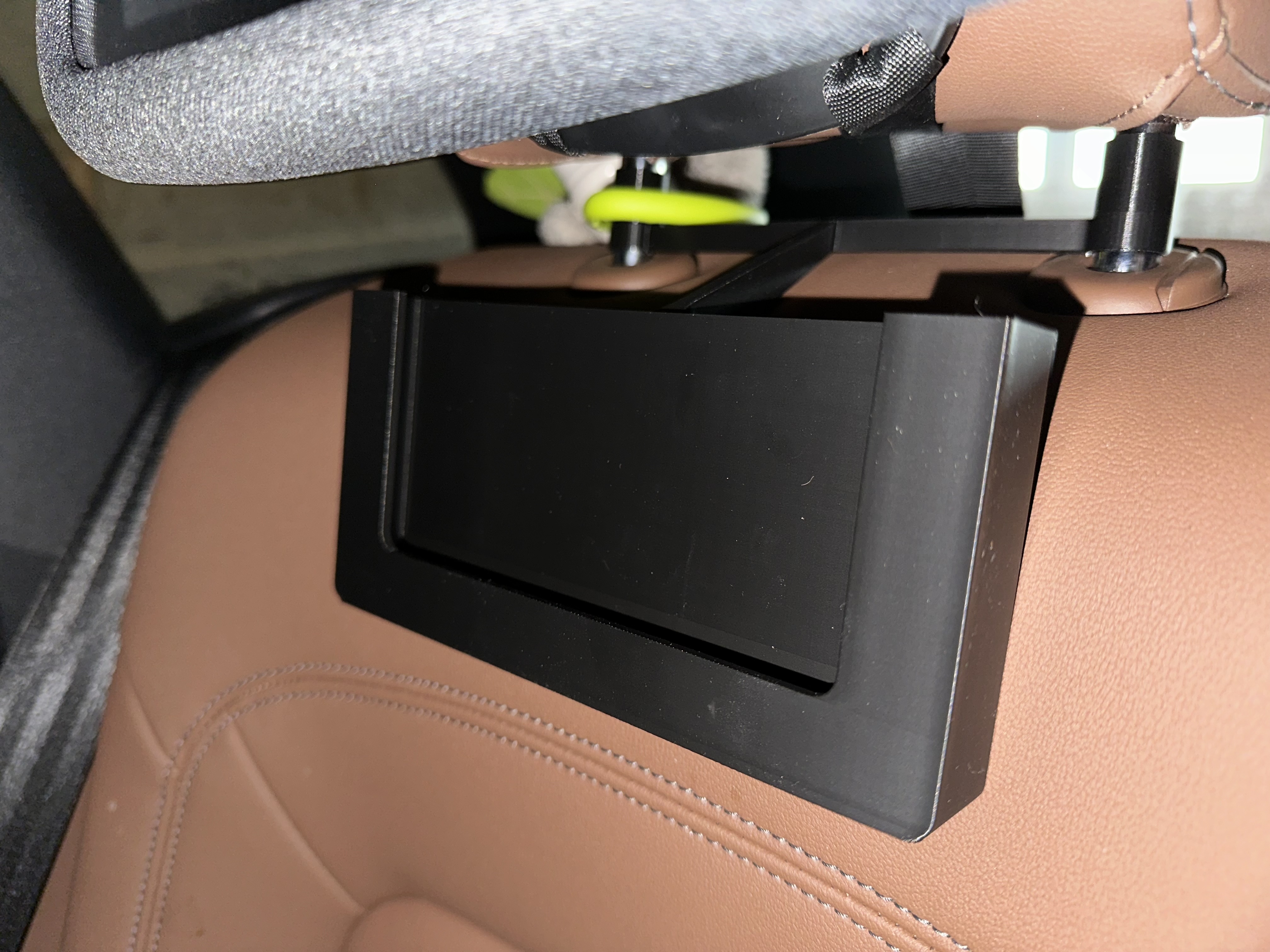 Giá Đỡ Điện Thoại Gắn Tựa Đầu Ô Tô