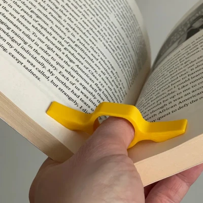 Người trợ giúp đọc sách một tay