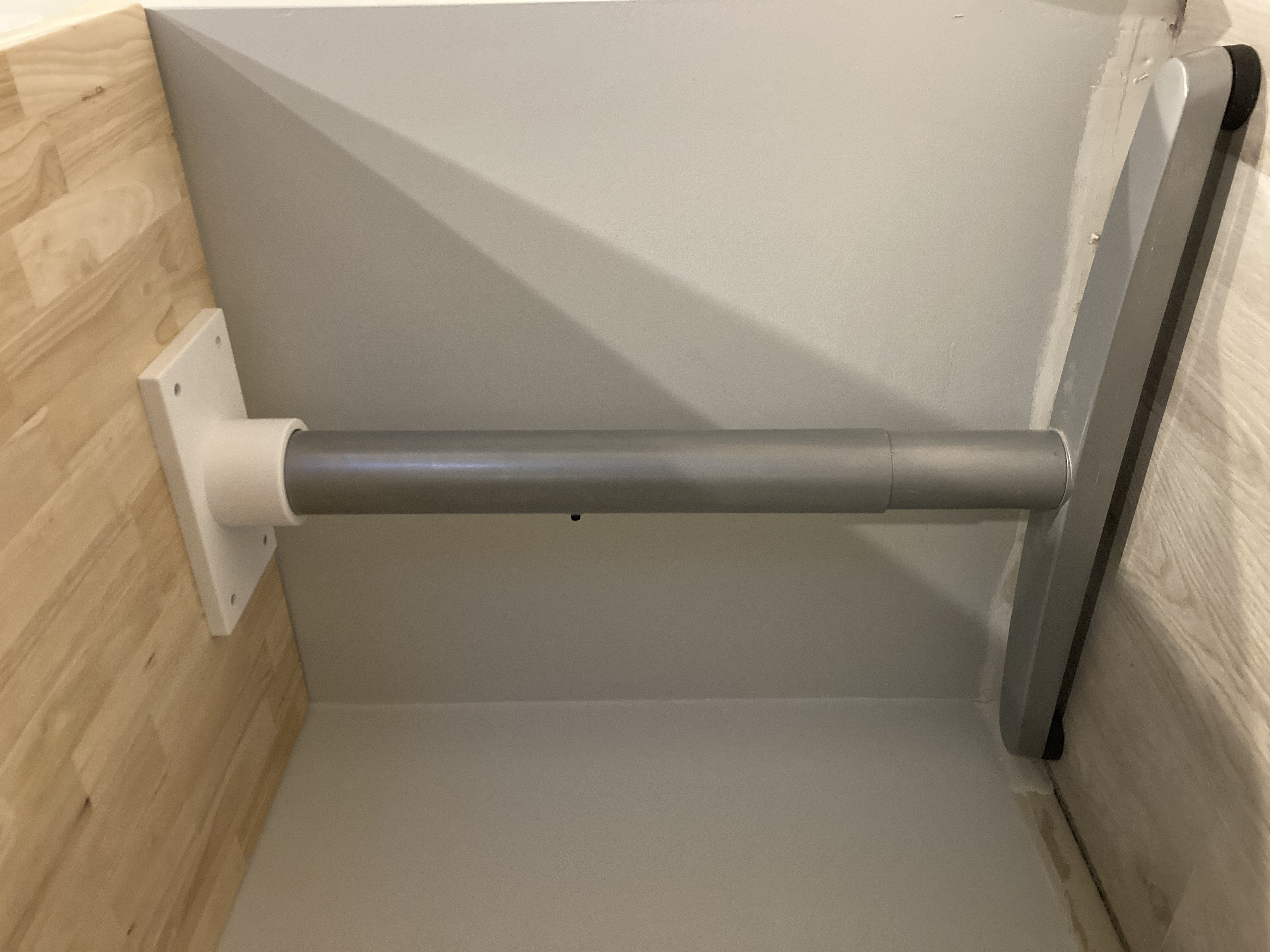 Mặt Bích Ổ Cắm Chân Bàn Ikea Galant