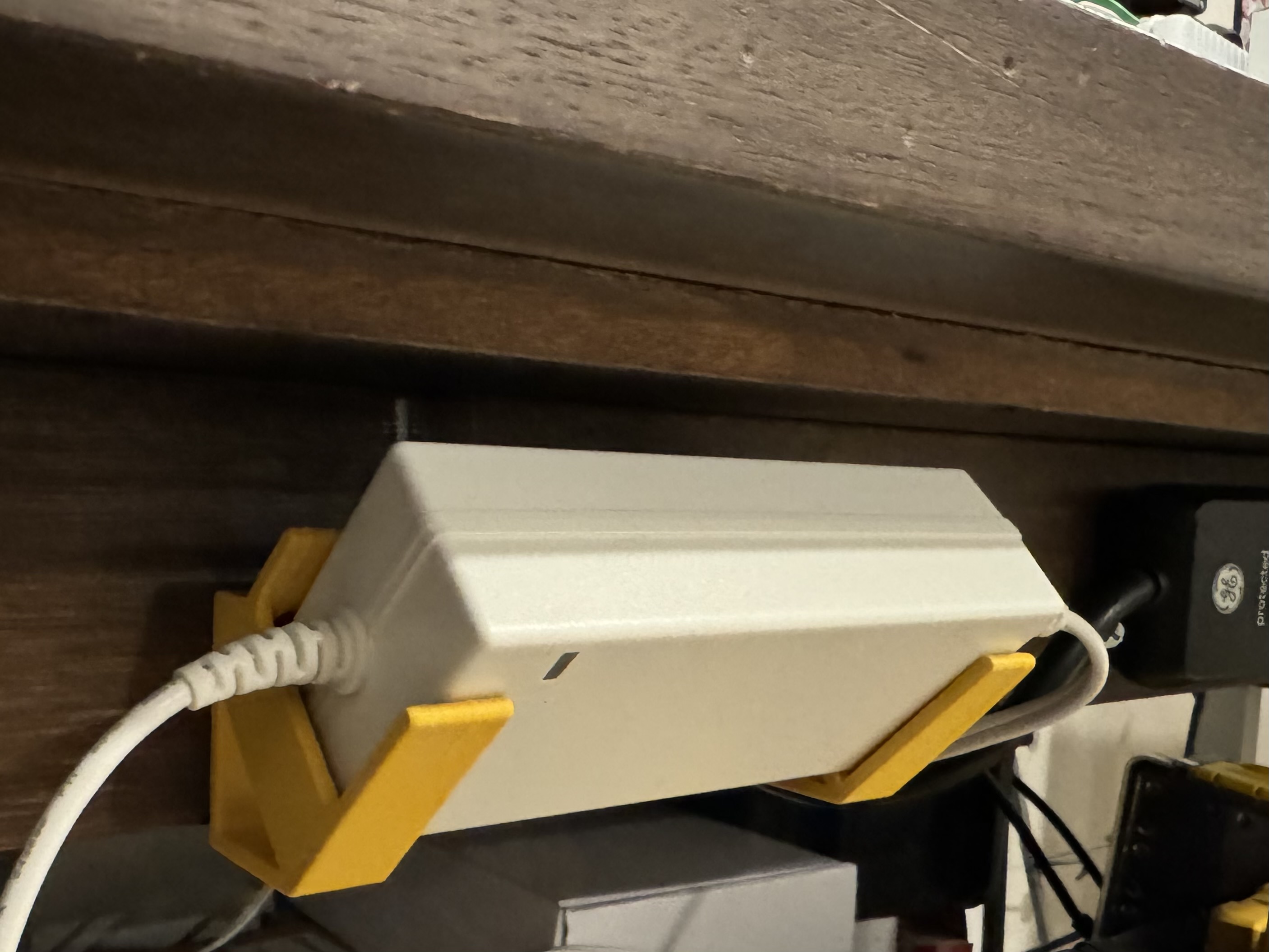 Giá Đỡ Cục Adapter Nguồn Máy Cricut