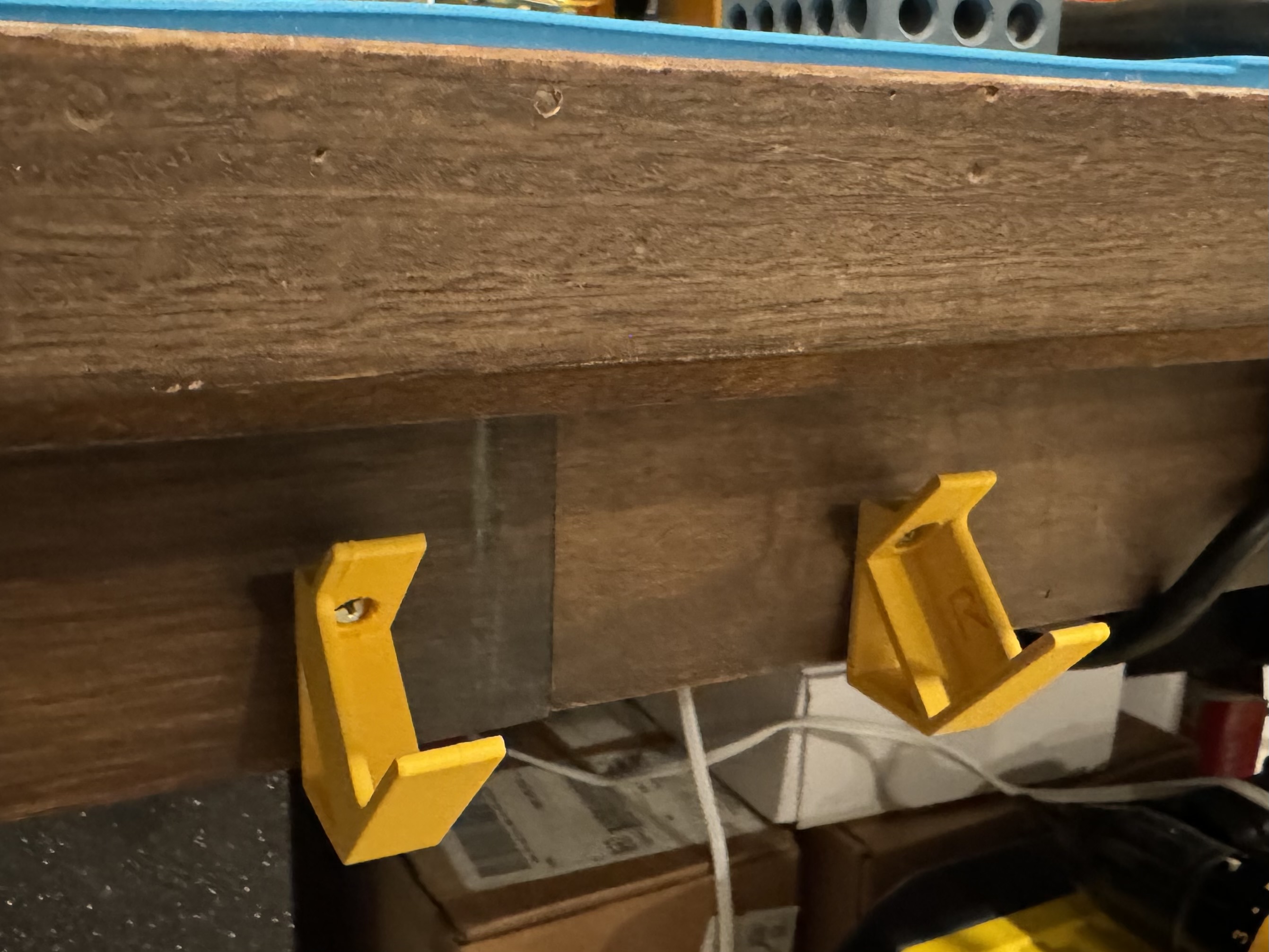 Giá Đỡ Cục Adapter Nguồn Máy Cricut