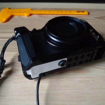 Nút Bịt Cửa Pin Máy Ảnh Sony ZV-1 (Dùng với Lồng SmallRig)