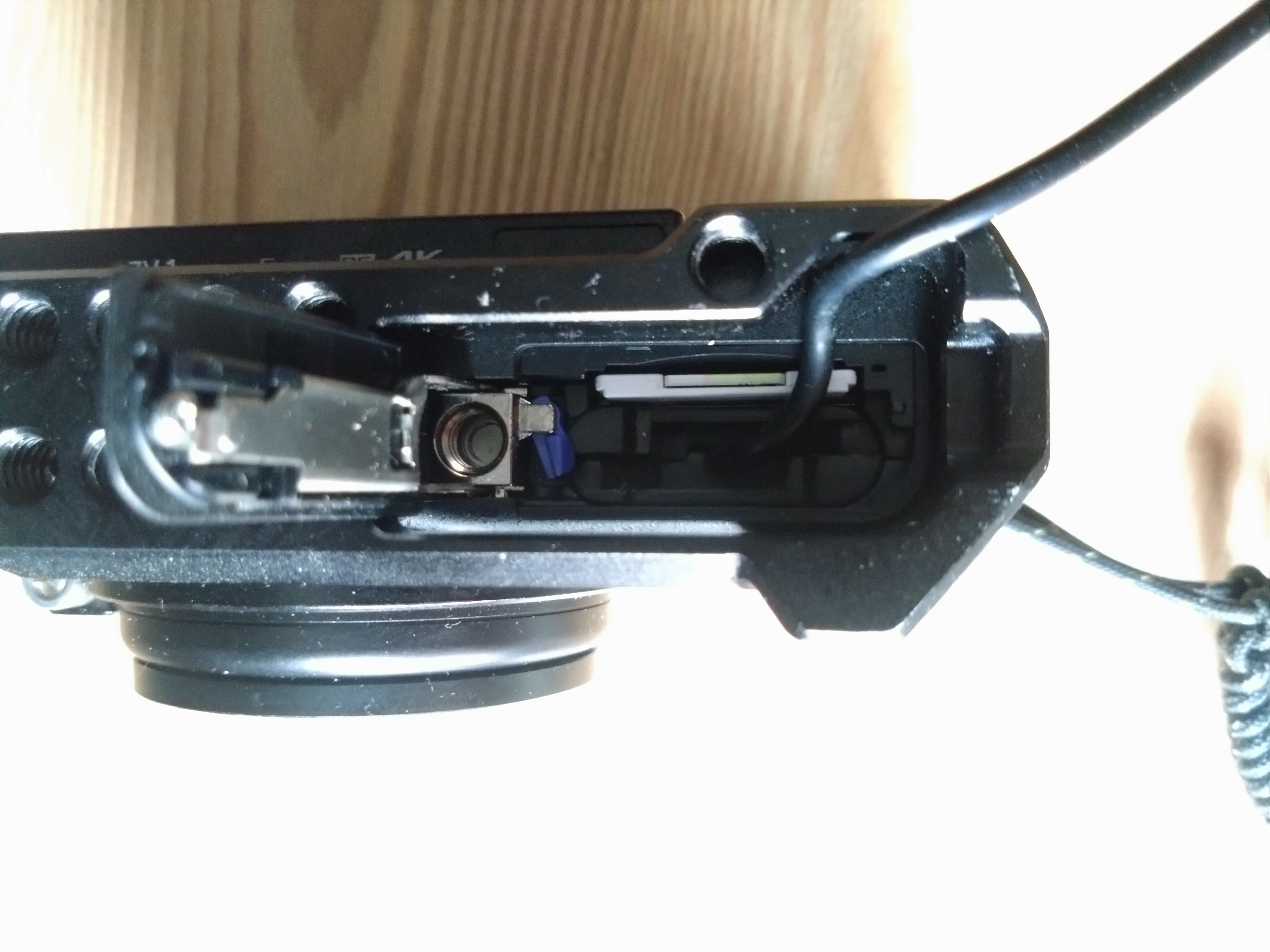 Nút Bịt Cửa Pin Máy Ảnh Sony ZV-1 (Dùng với Lồng SmallRig)