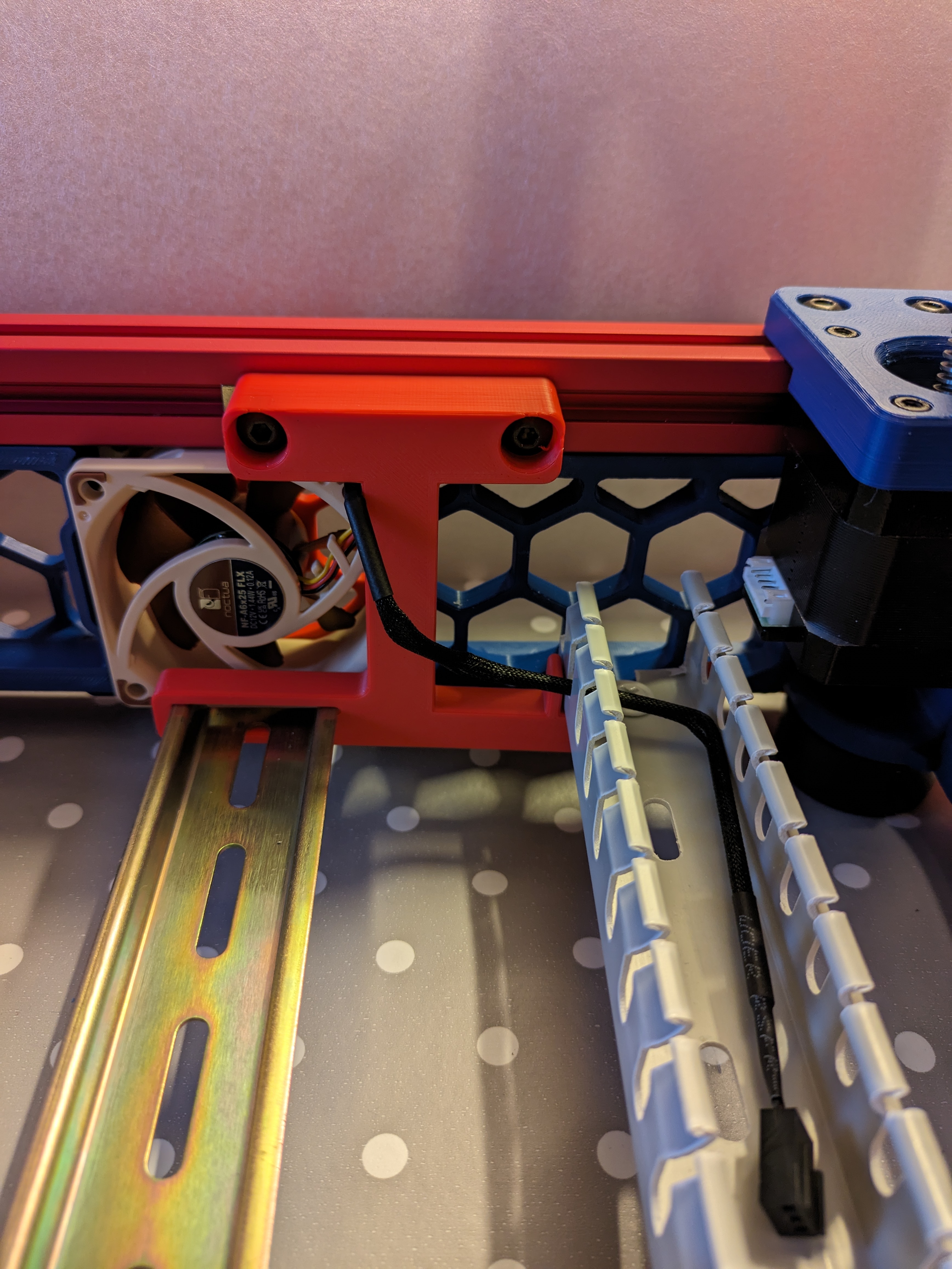 Giá đỡ ống luồn dây cáp, quạt Noctua A6 cho Trident Mod Điện tử Đảo ngược