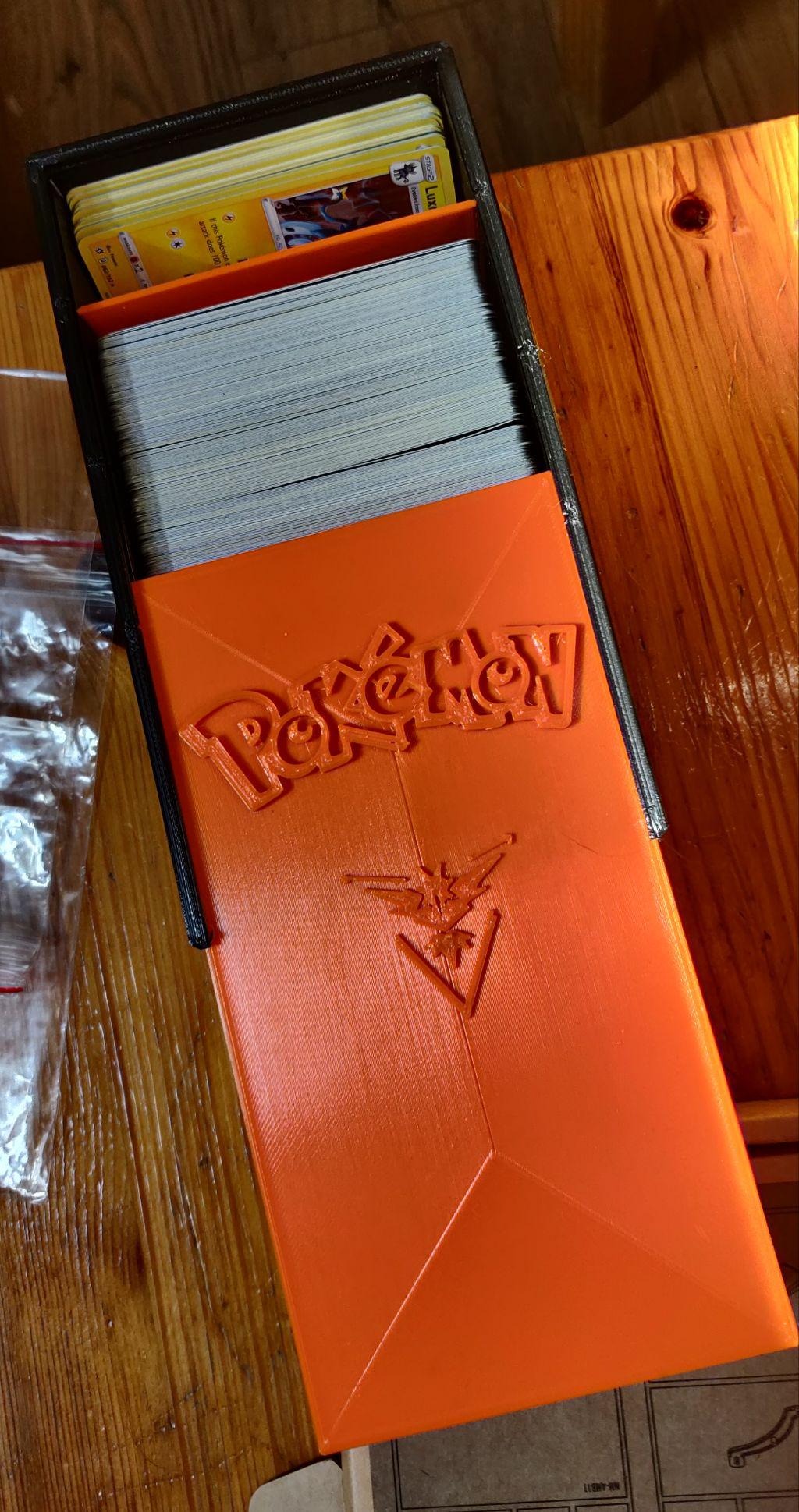 Hộp đựng thẻ bài Pokemon Team Instinct