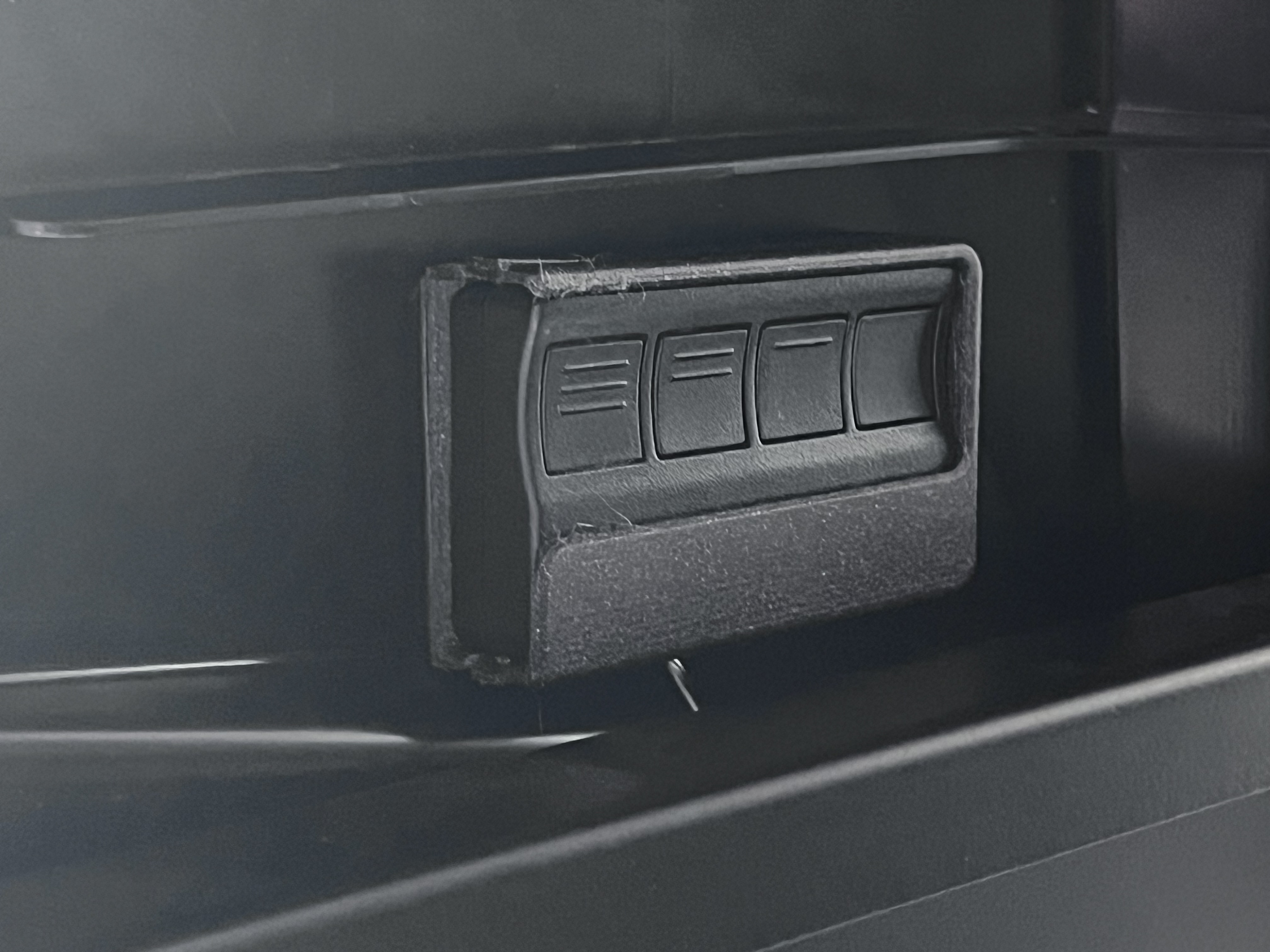 Kệ Remote Cửa Cuốn Garage