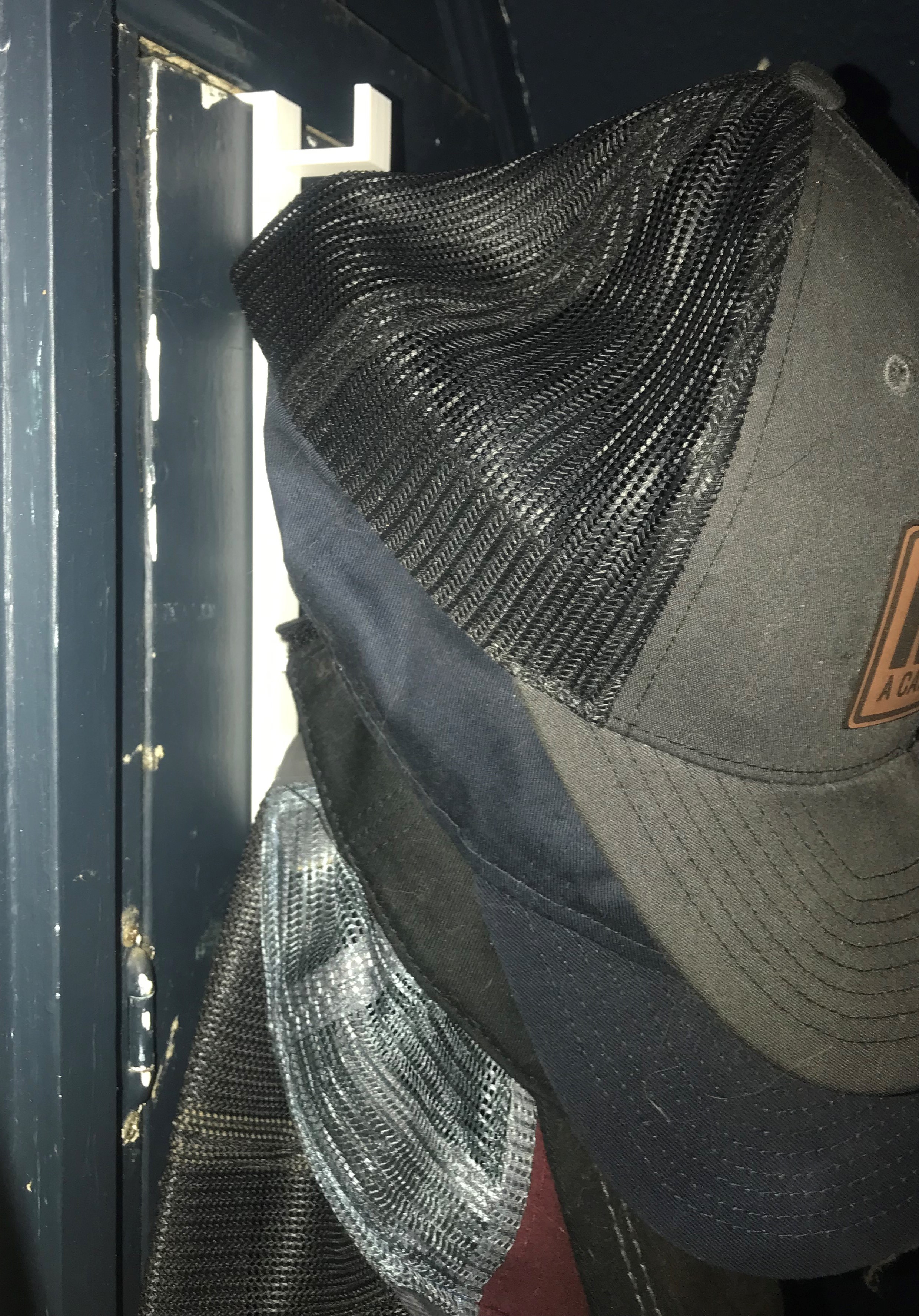 Móc treo nón kẹp cửa