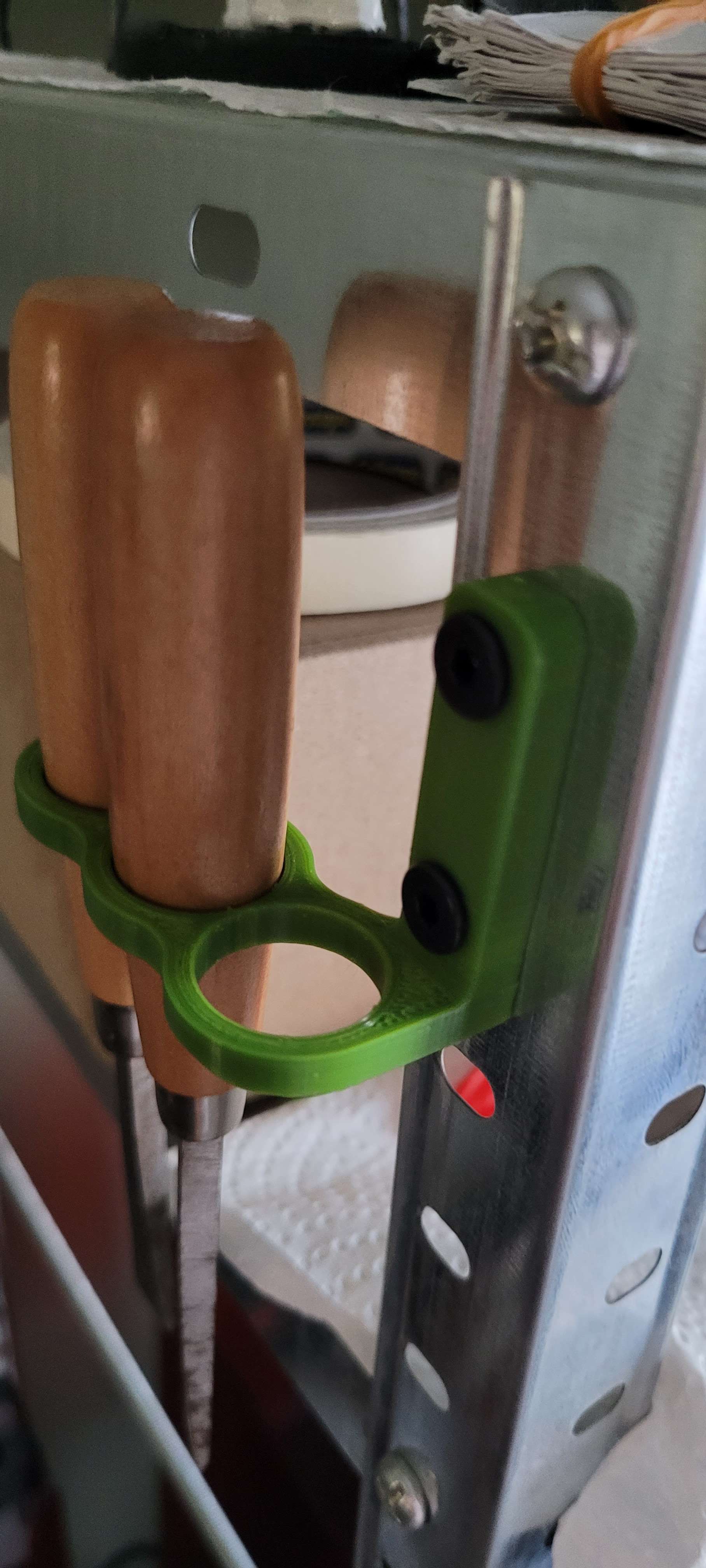 Giá đỡ dụng cụ 18mm cho kệ tầng