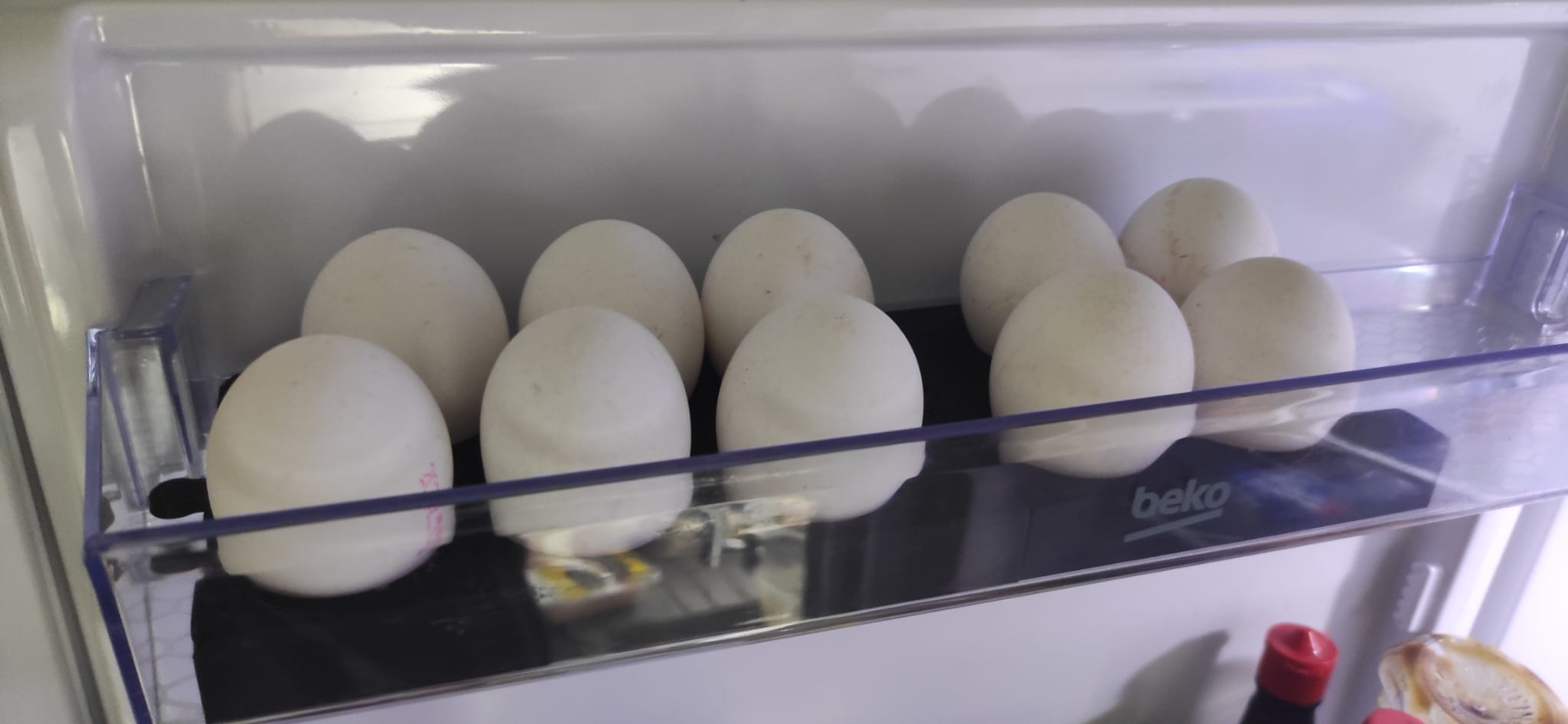 Khay trứng xếp chồng 4 và 6 quả