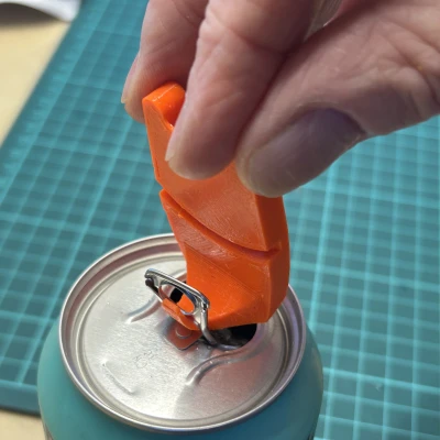 Dụng cụ mở khoen lon nước giải khát và nắp đậy