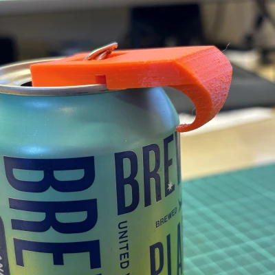 Dụng cụ mở khoen lon nước giải khát và nắp đậy